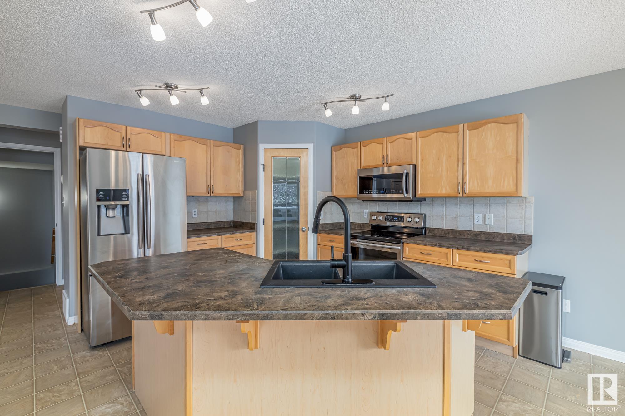      33 CREEKSIDE CL , Spruce Grove,  ,T7X 4N9 ;  Listing Number: MLS E4414731