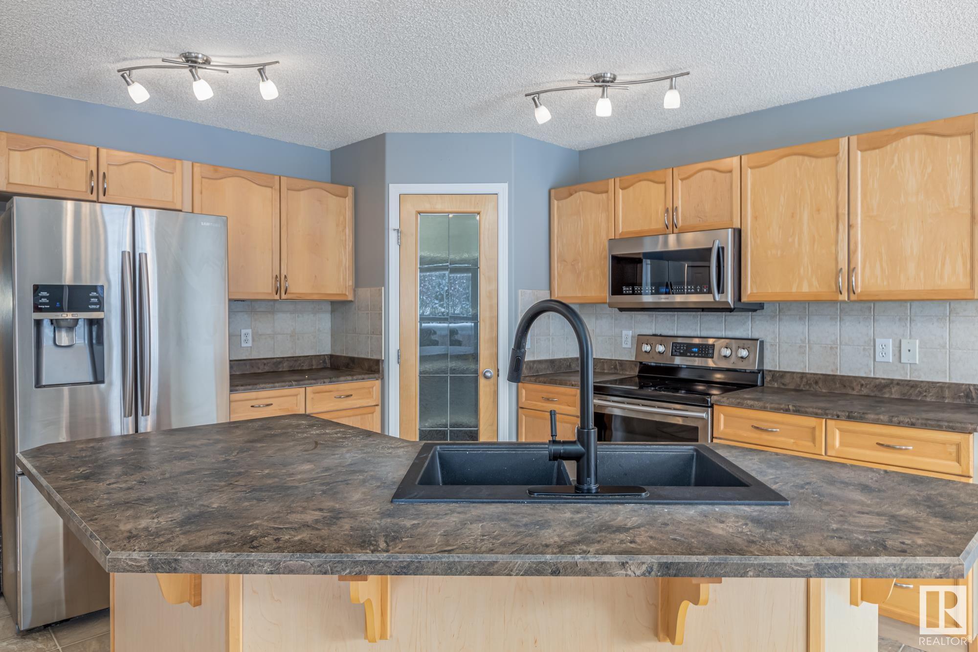      33 CREEKSIDE CL , Spruce Grove,  ,T7X 4N9 ;  Listing Number: MLS E4414731