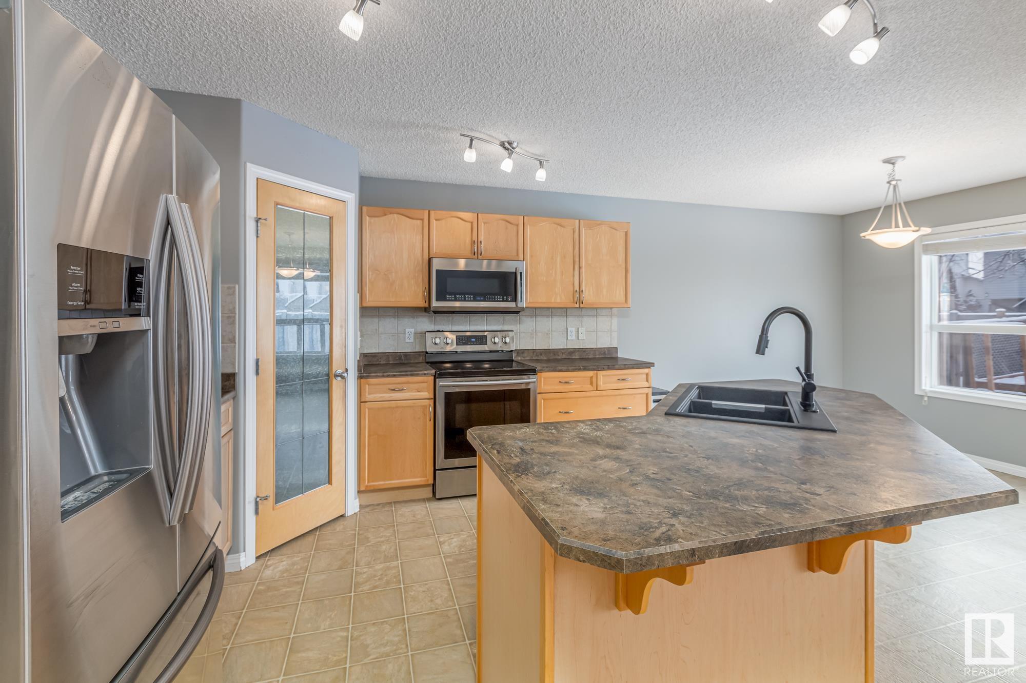      33 CREEKSIDE CL , Spruce Grove,  ,T7X 4N9 ;  Listing Number: MLS E4414731