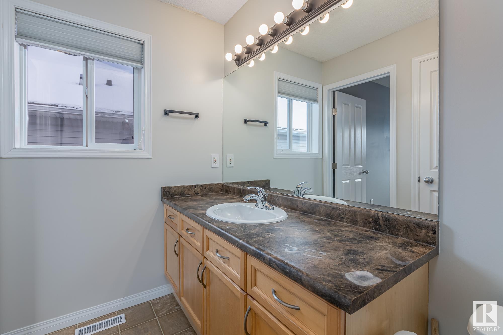      33 CREEKSIDE CL , Spruce Grove,  ,T7X 4N9 ;  Listing Number: MLS E4414731