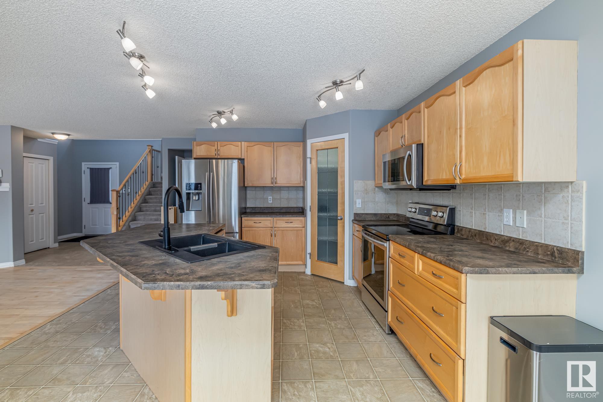      33 CREEKSIDE CL , Spruce Grove,  ,T7X 4N9 ;  Listing Number: MLS E4414731