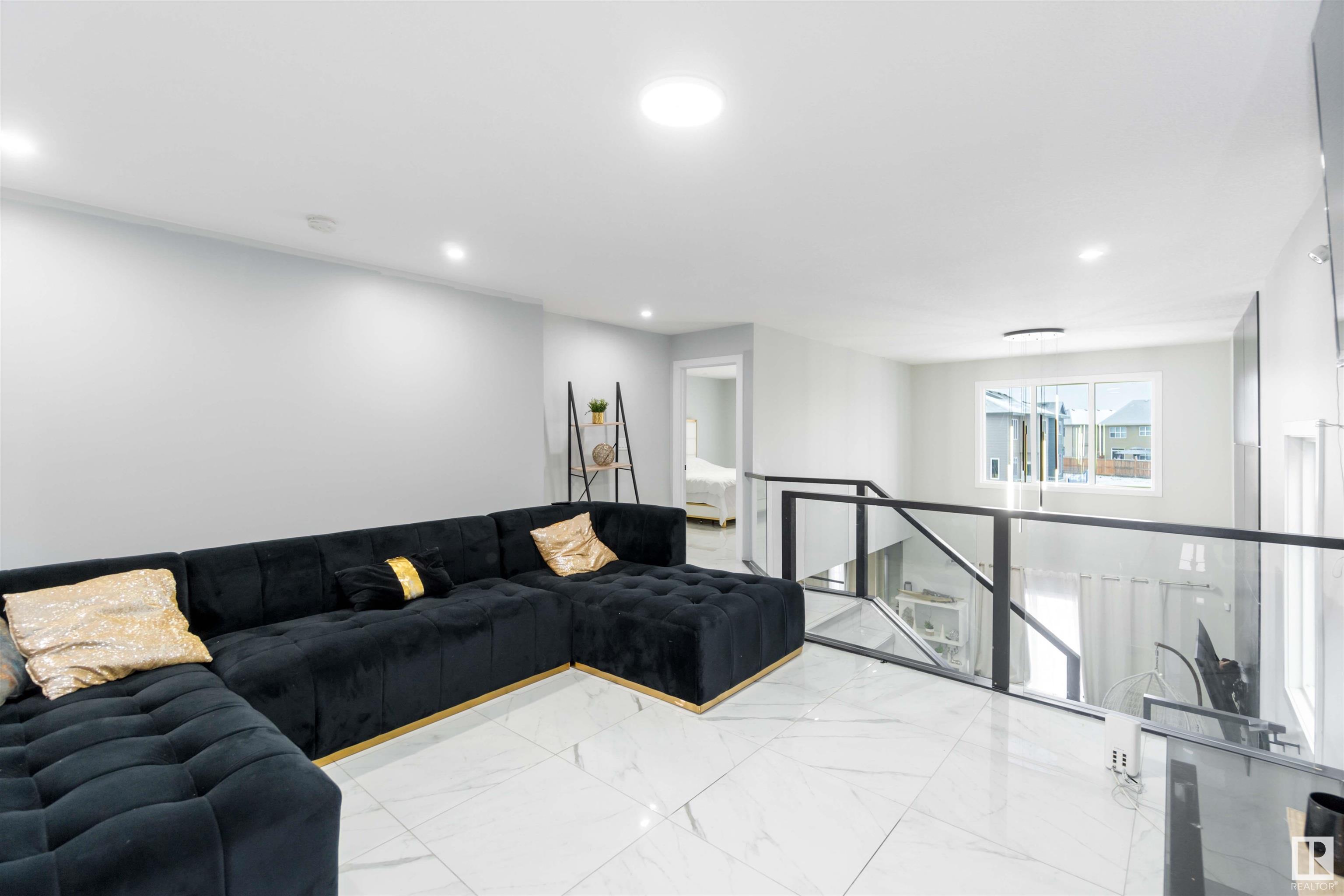      17124 68 ST NW , Edmonton,  ,T5Z 0W3 ;  Listing Number: MLS E4414787