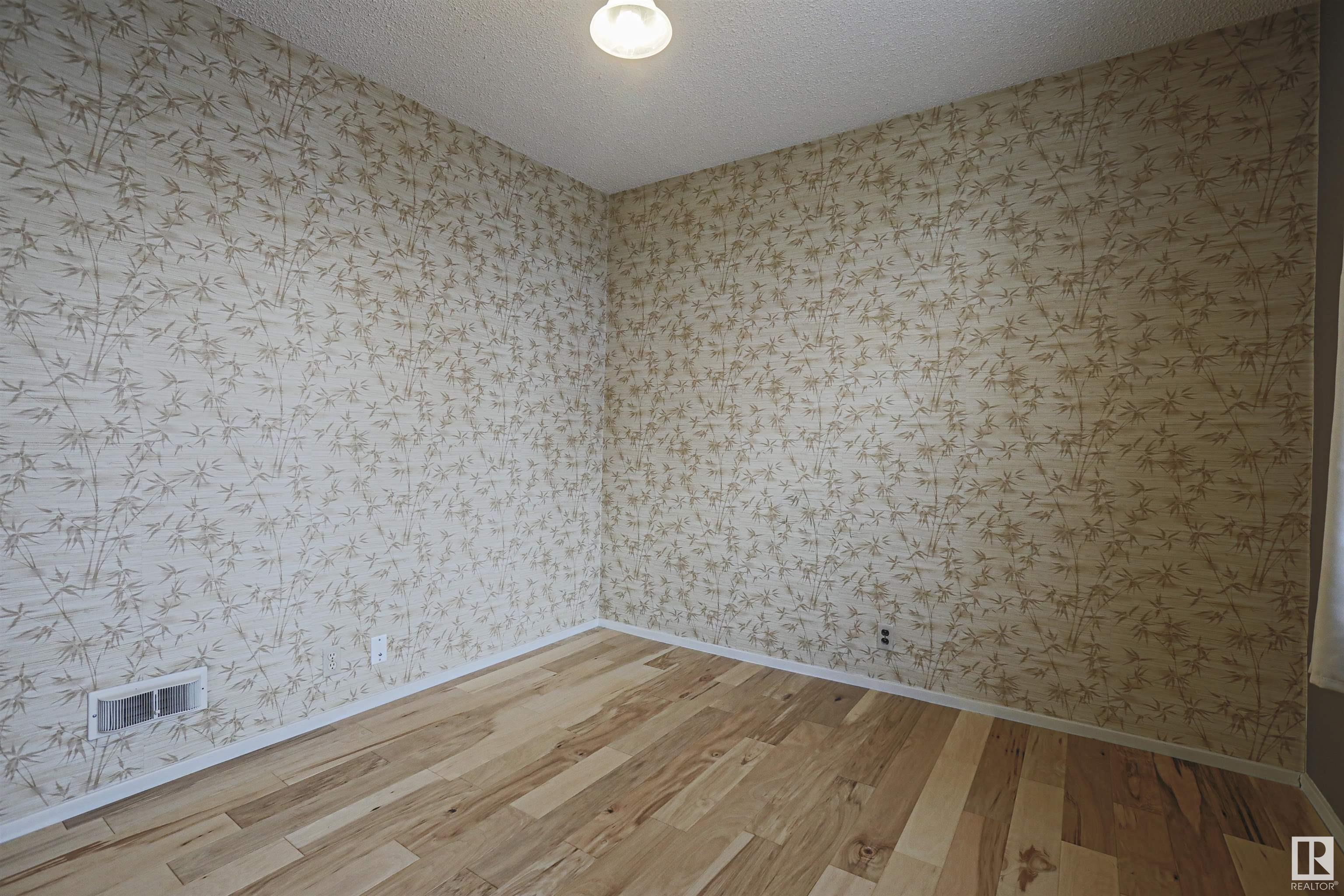      9354 72 AV NW , Edmonton,  ,T6E 0Y2 ;  Listing Number: MLS E4414882