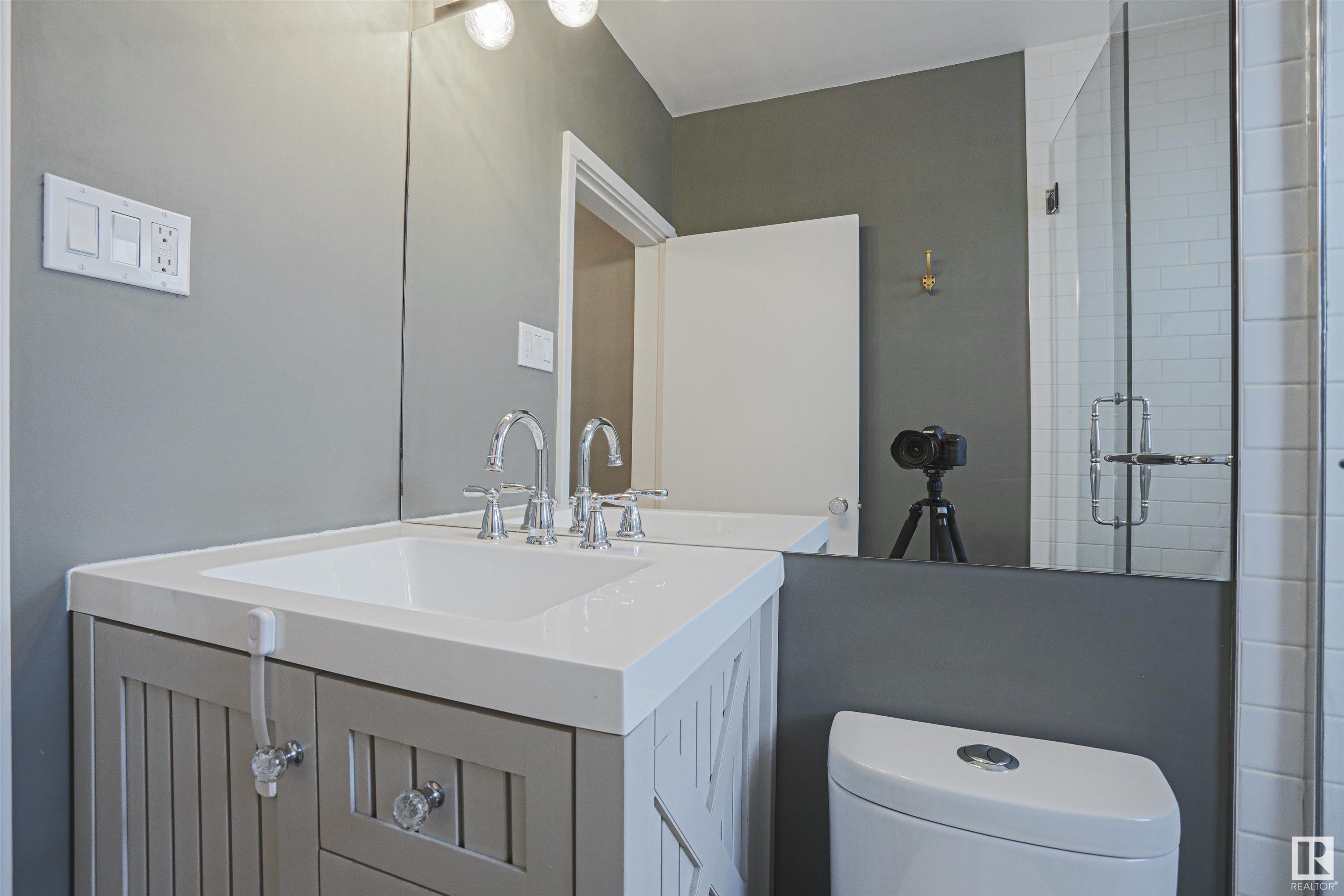      9354 72 AV NW , Edmonton,  ,T6E 0Y2 ;  Listing Number: MLS E4414882