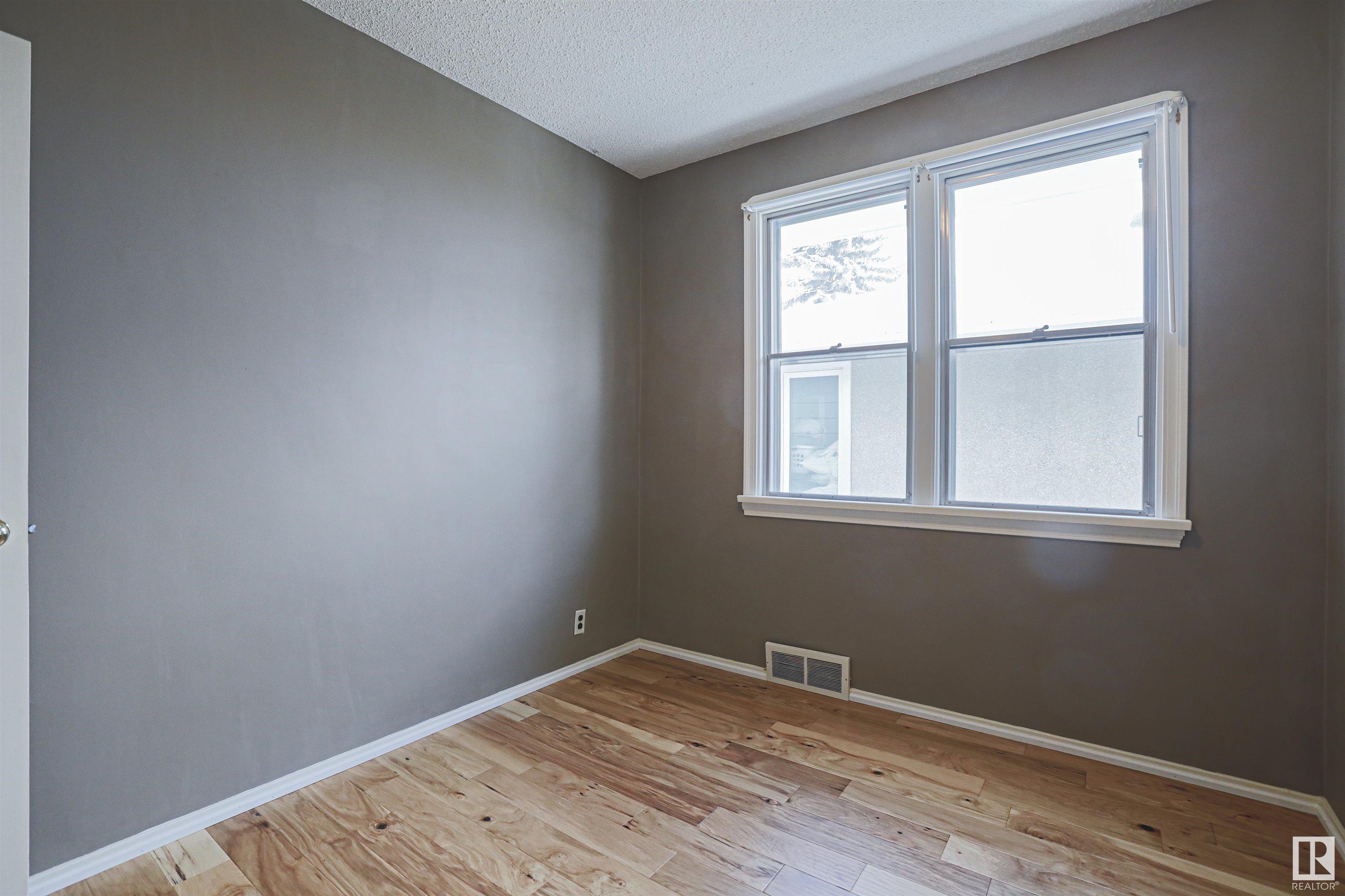      9354 72 AV NW , Edmonton,  ,T6E 0Y2 ;  Listing Number: MLS E4414882