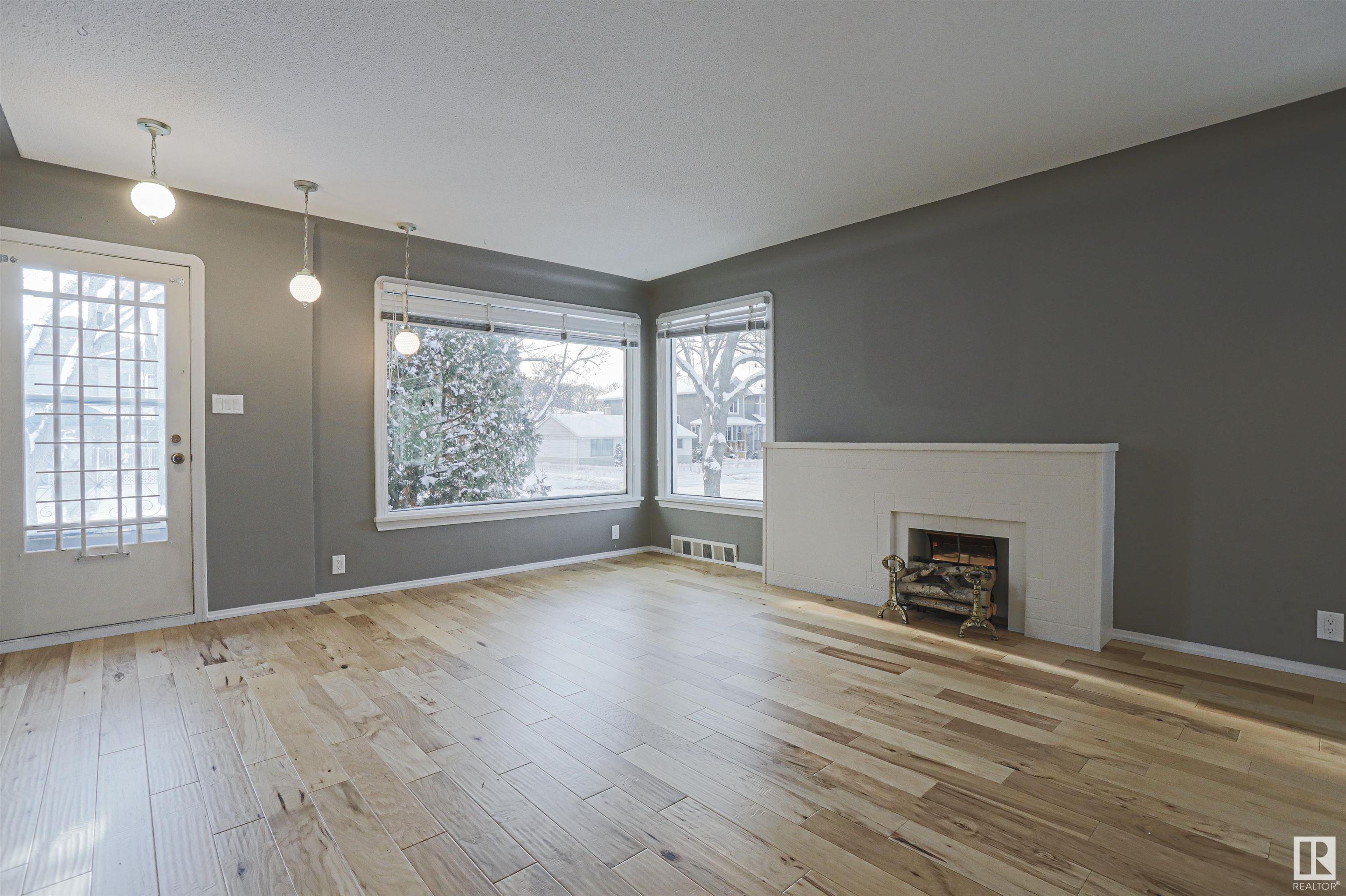      9354 72 AV NW , Edmonton,  ,T6E 0Y2 ;  Listing Number: MLS E4414882