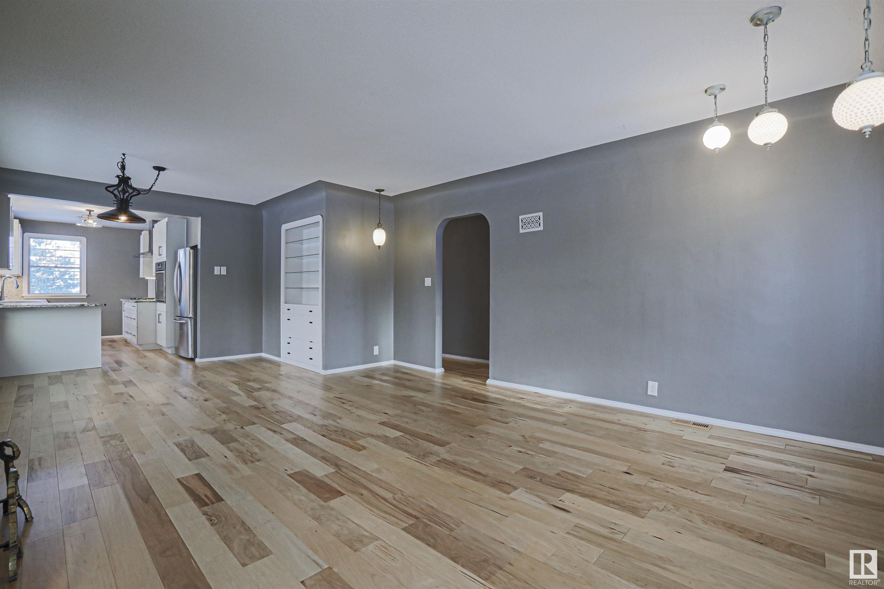      9354 72 AV NW , Edmonton,  ,T6E 0Y2 ;  Listing Number: MLS E4414882