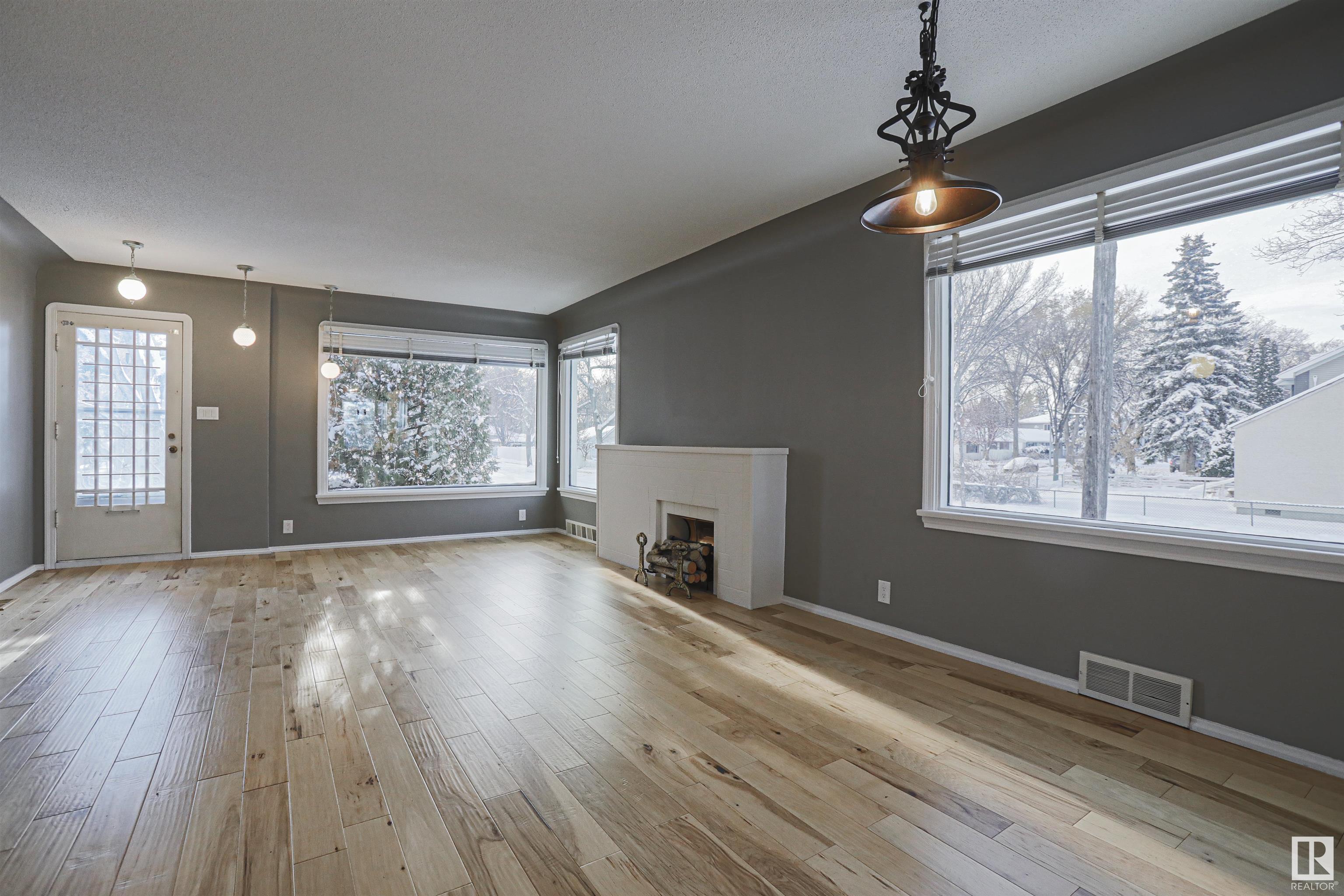      9354 72 AV NW , Edmonton,  ,T6E 0Y2 ;  Listing Number: MLS E4414882