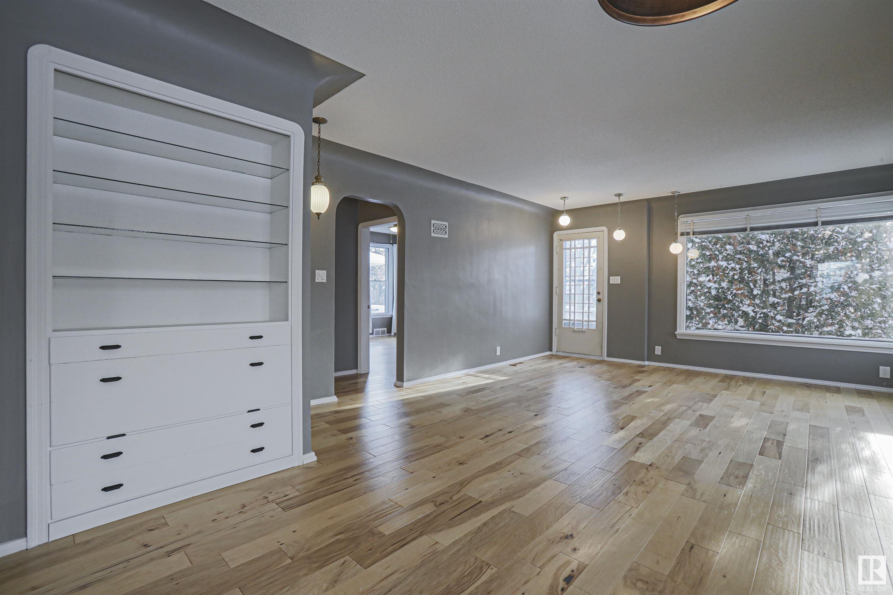      9354 72 AV NW , Edmonton,  ,T6E 0Y2 ;  Listing Number: MLS E4414882