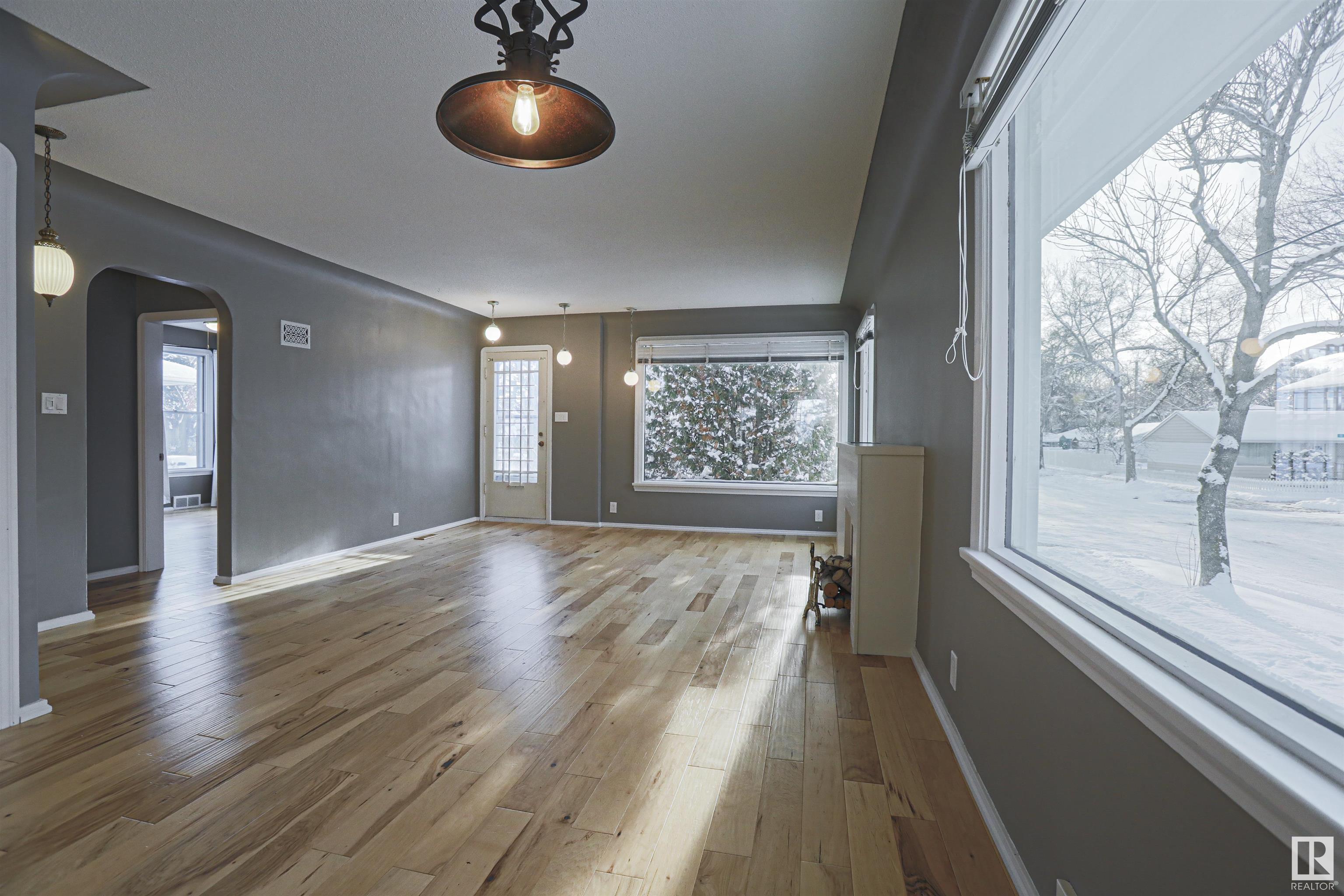      9354 72 AV NW , Edmonton,  ,T6E 0Y2 ;  Listing Number: MLS E4414882