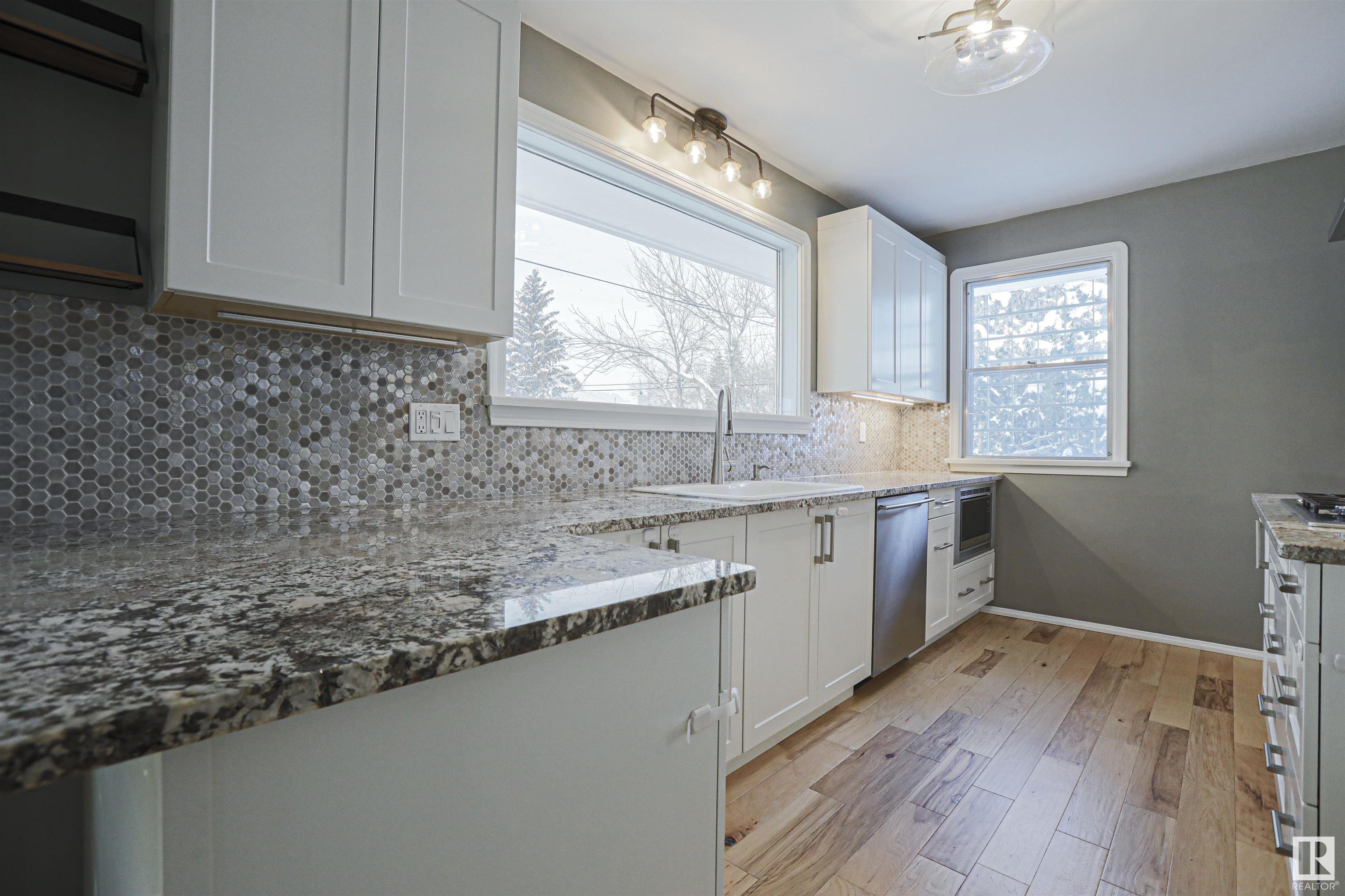      9354 72 AV NW , Edmonton,  ,T6E 0Y2 ;  Listing Number: MLS E4414882