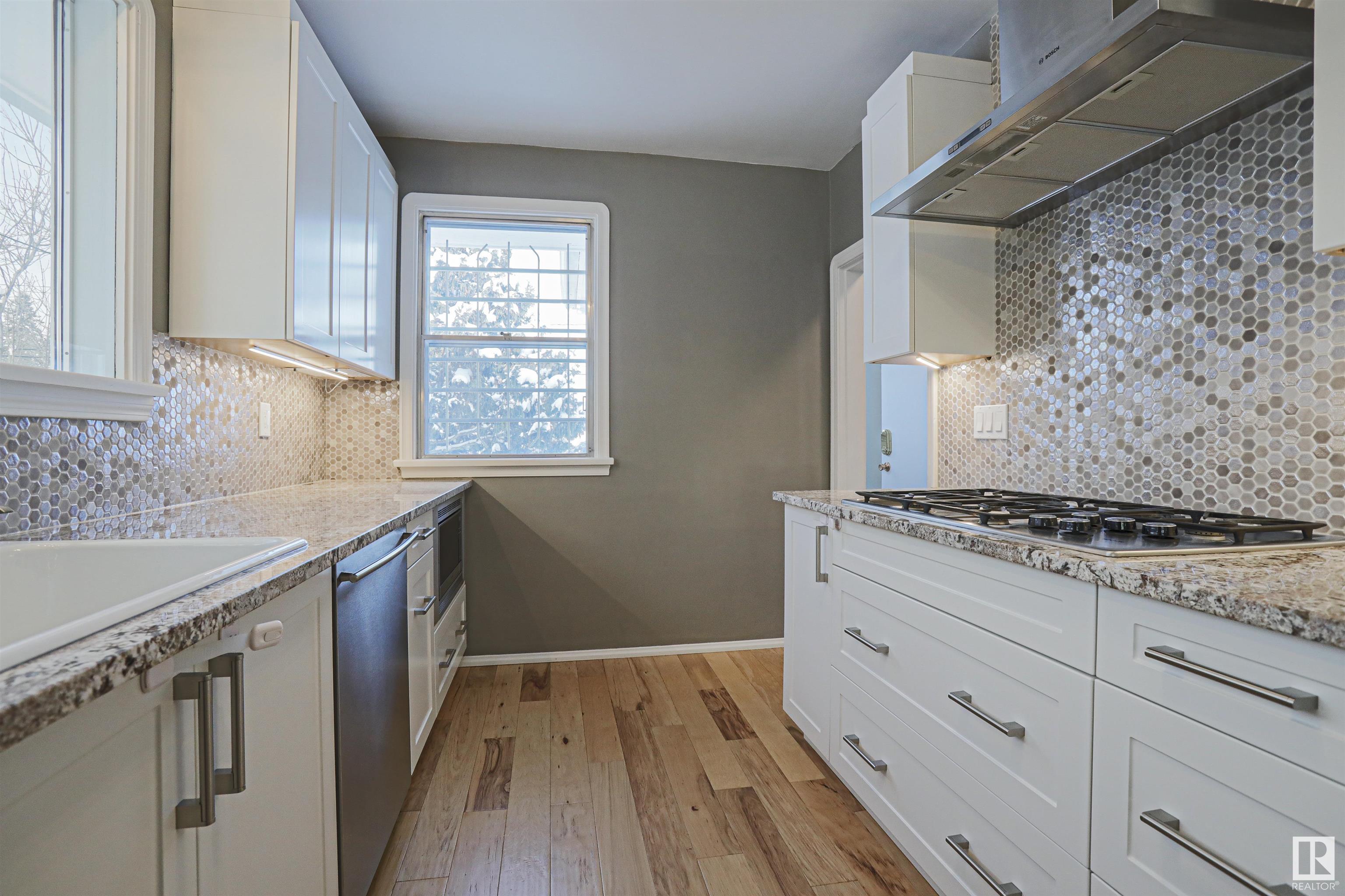      9354 72 AV NW , Edmonton,  ,T6E 0Y2 ;  Listing Number: MLS E4414882