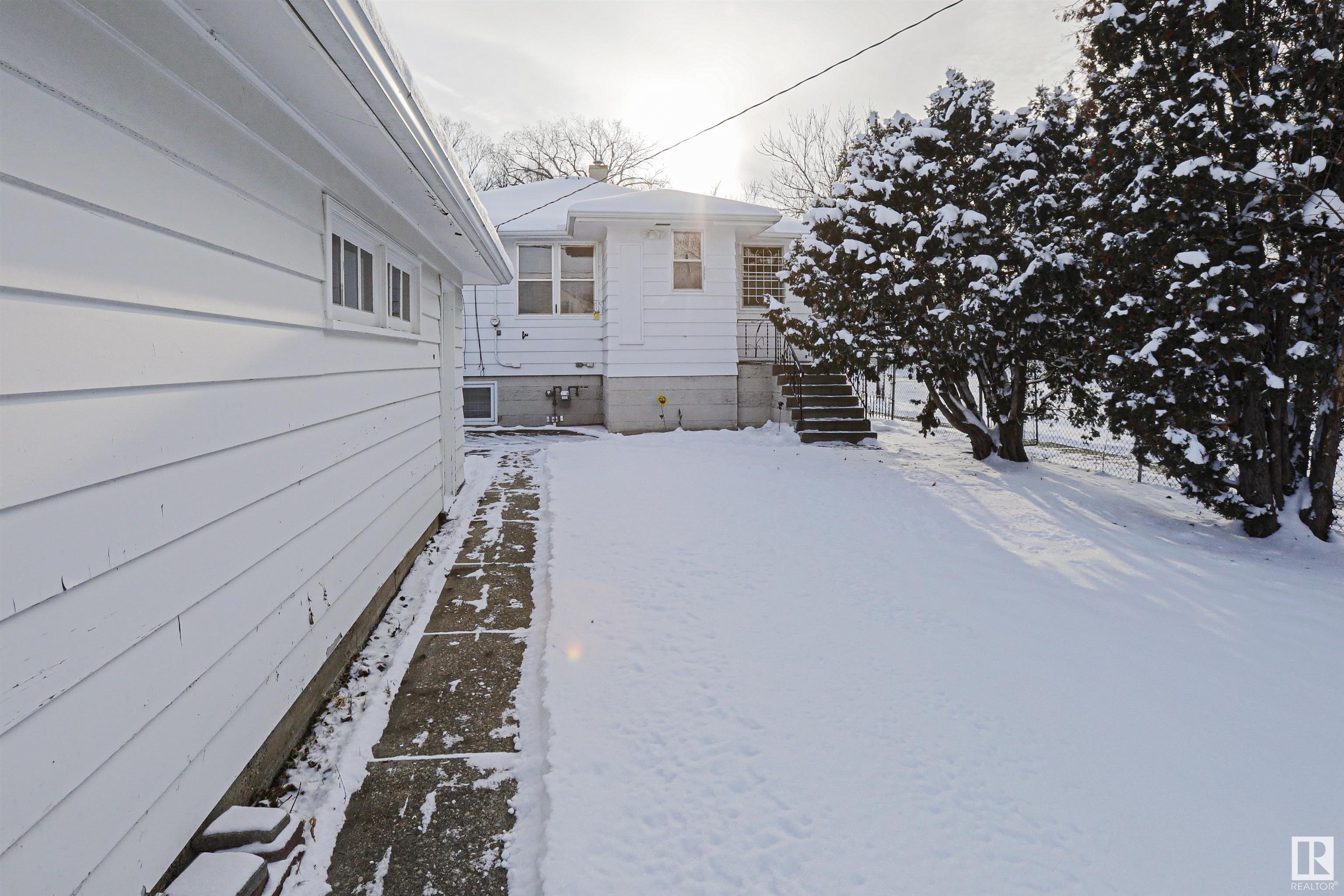      9354 72 AV NW , Edmonton,  ,T6E 0Y2 ;  Listing Number: MLS E4414882