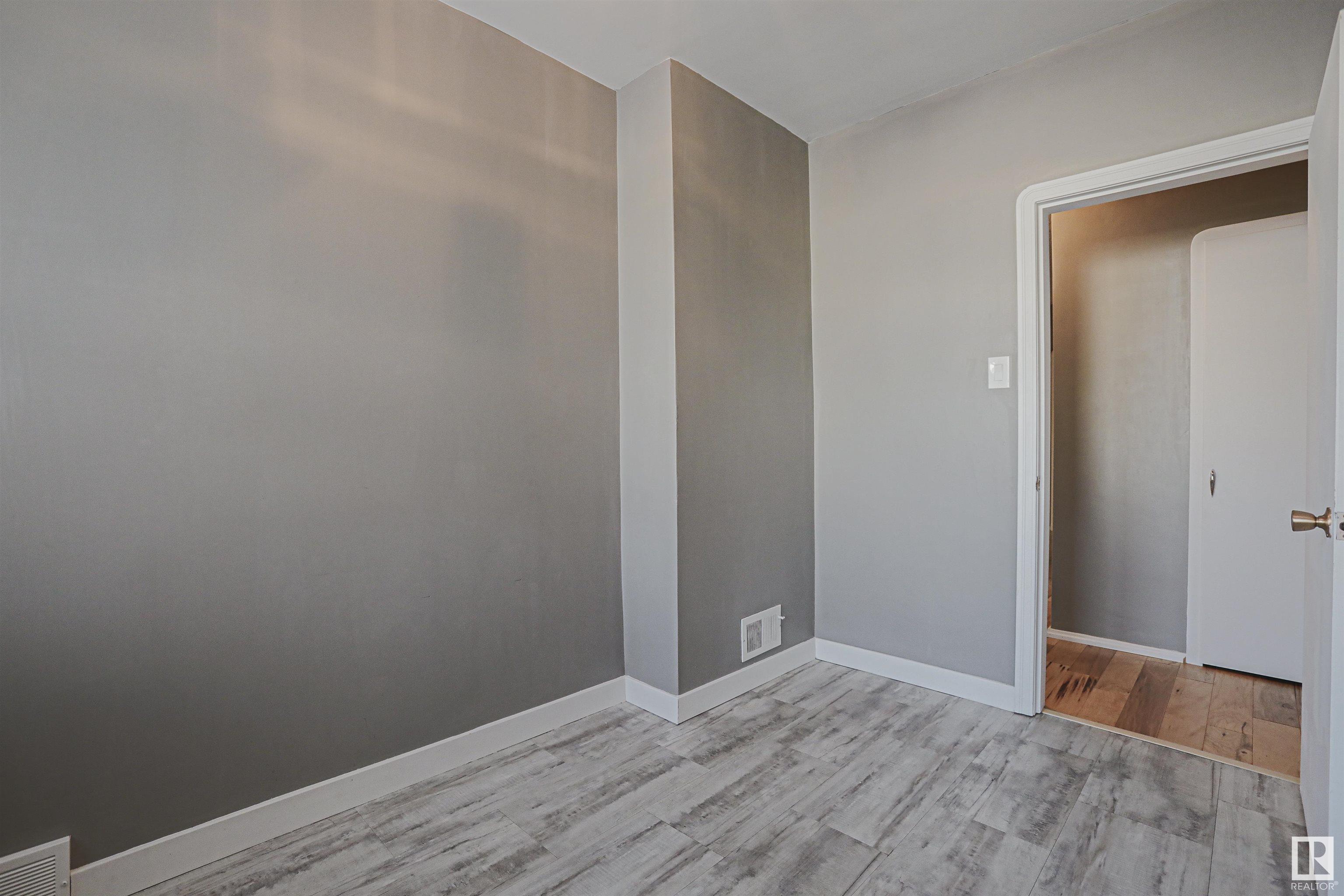      9354 72 AV NW , Edmonton,  ,T6E 0Y2 ;  Listing Number: MLS E4414882