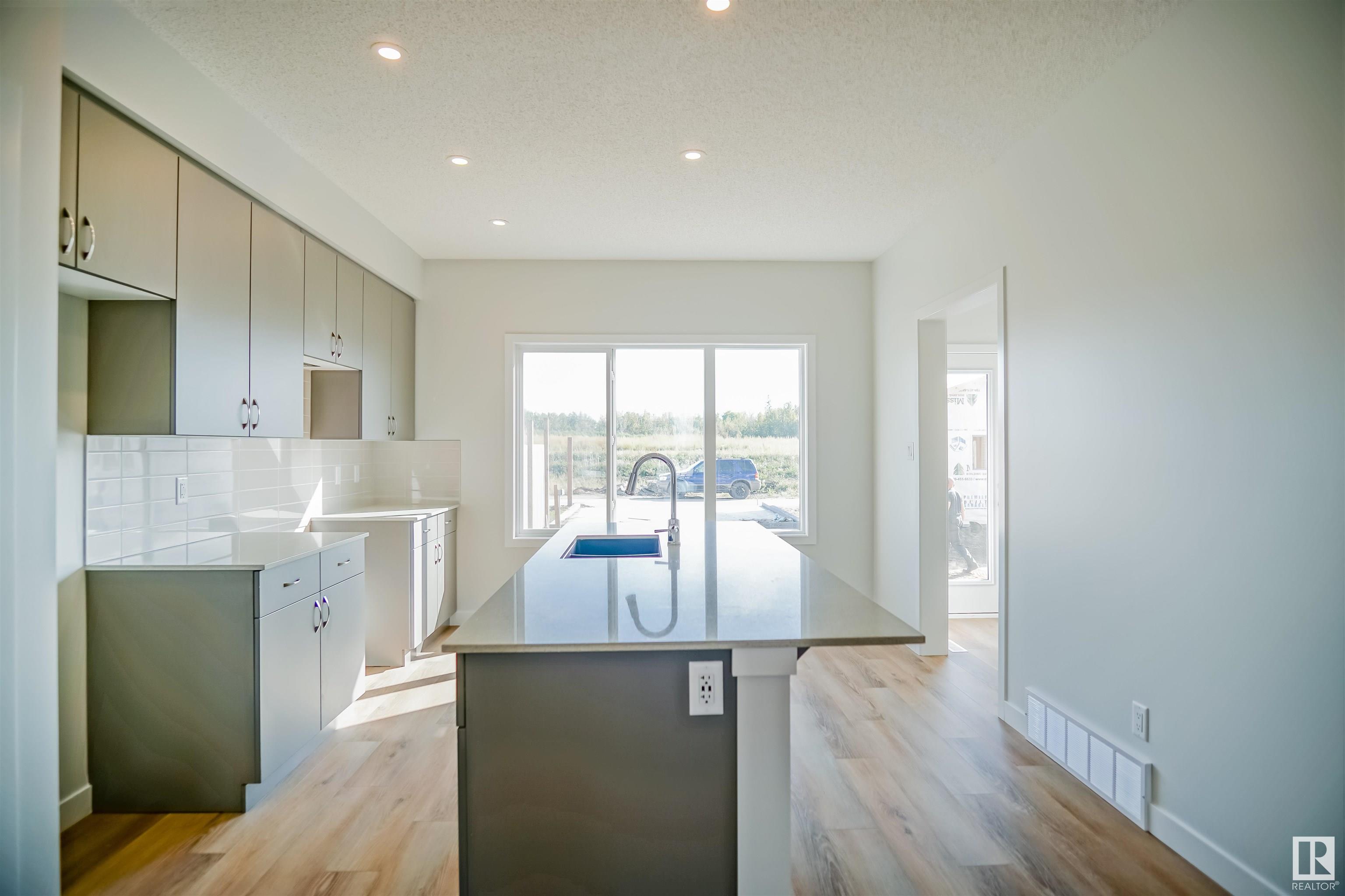      209 SUNLAND WY , Sherwood Park,  ,T8H 2Y7 ;  Listing Number: MLS E4415043