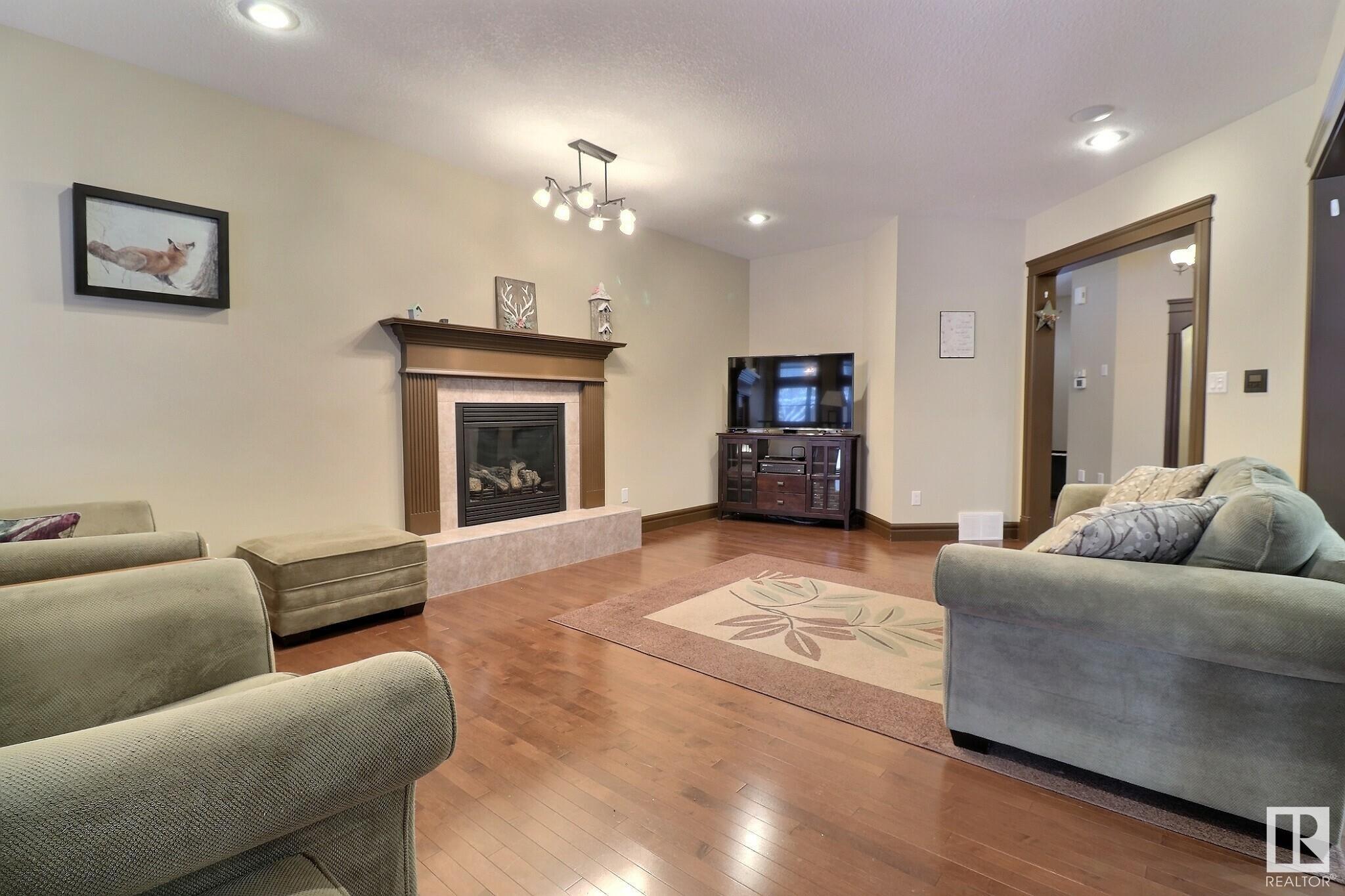      5315 SUNVIEW LN , Sherwood Park,  ,T8H 0K4 ;  Listing Number: MLS E4415056