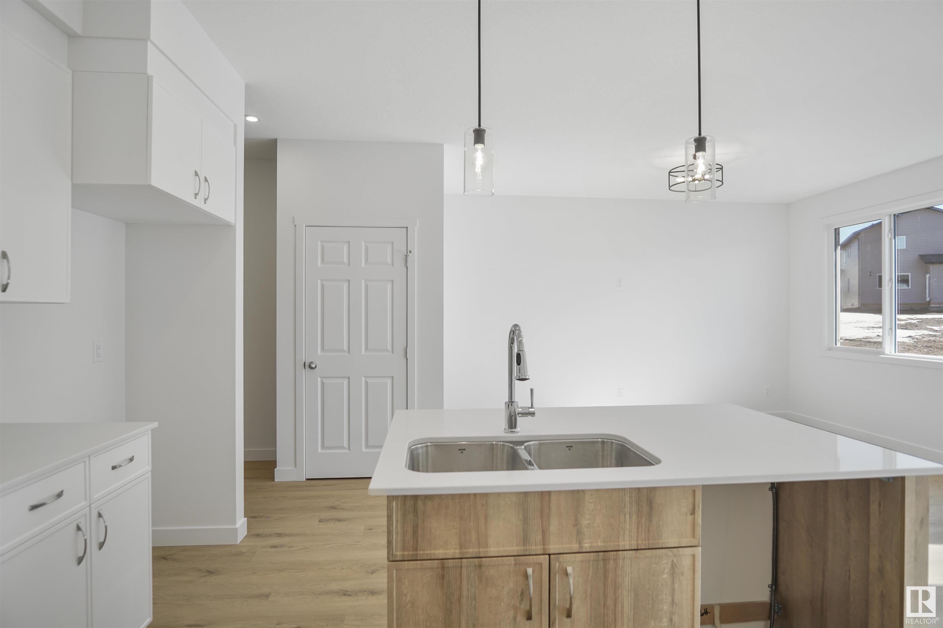     7224 182 AV NW , Edmonton,  ,T5Z 0L5 ;  Listing Number: MLS E4415136