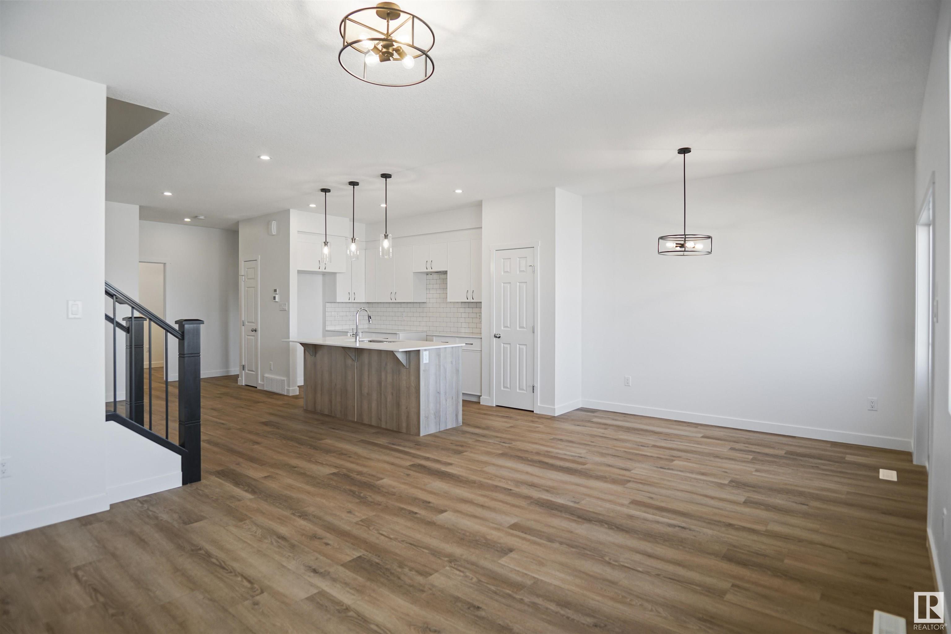      19231 24 AV NW , Edmonton,  ,T6M 1P7 ;  Listing Number: MLS E4415181