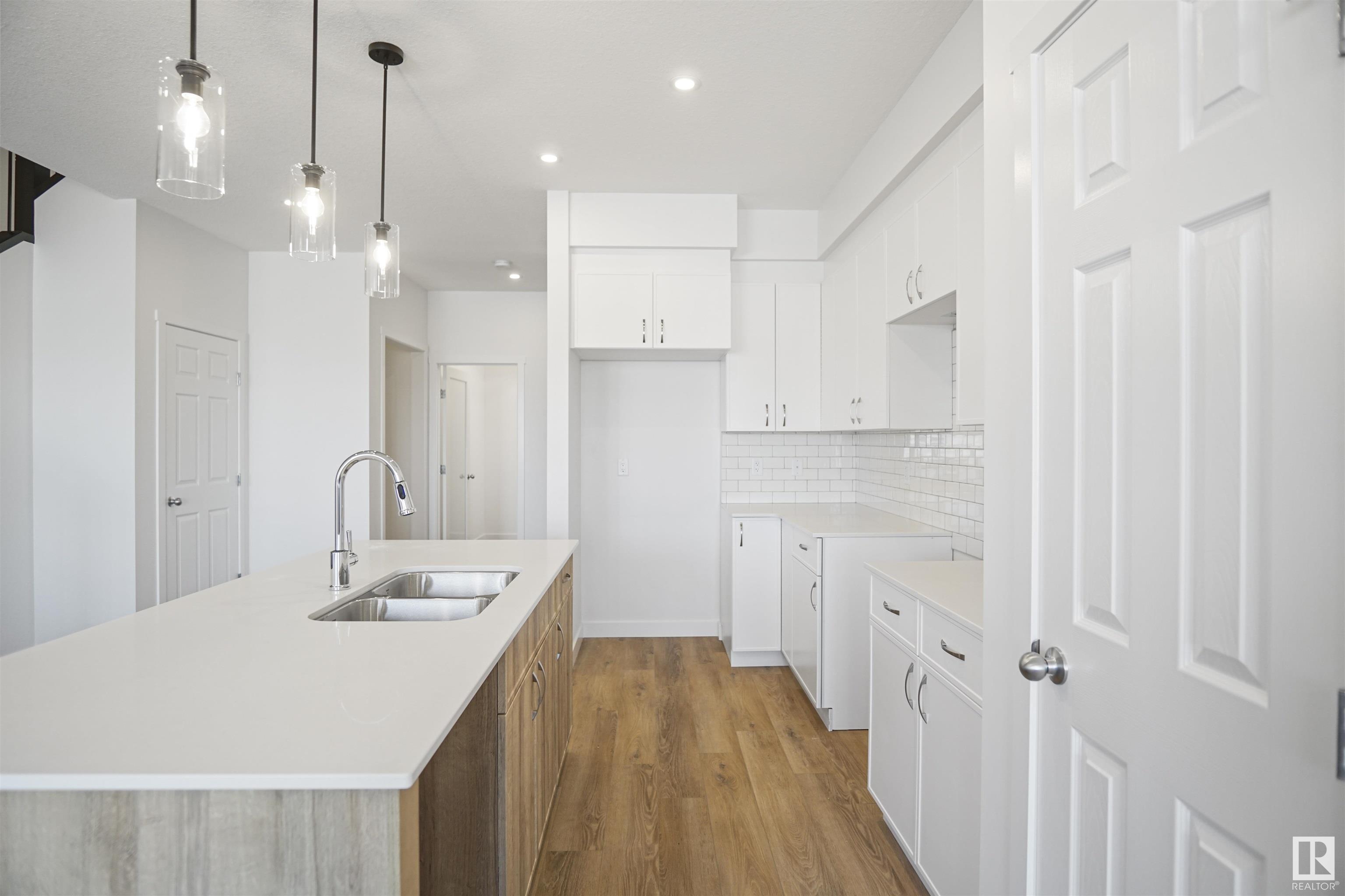      19231 24 AV NW , Edmonton,  ,T6M 1P7 ;  Listing Number: MLS E4415181
