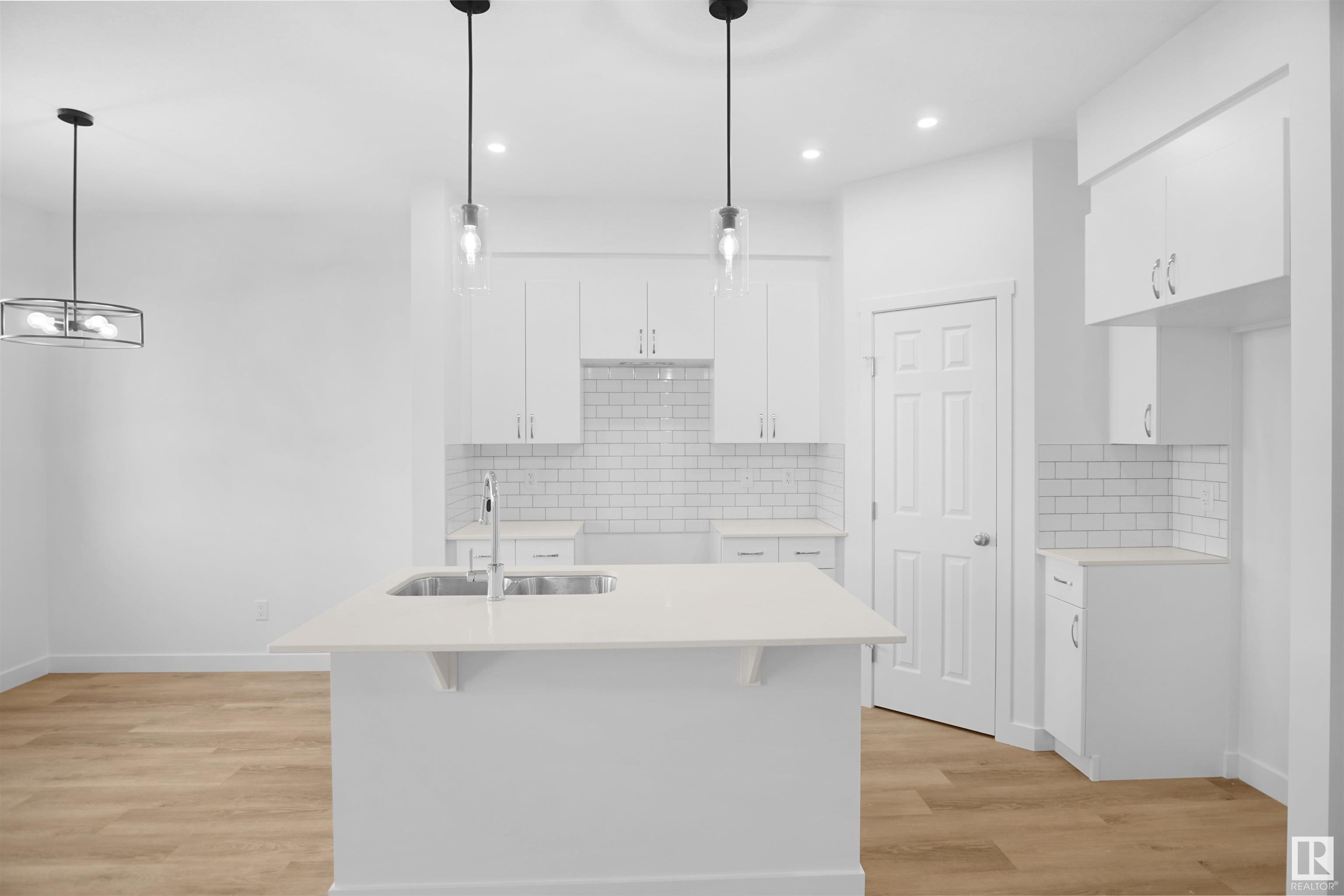      19235 24 AV NW , Edmonton,  ,T6M 1P7 ;  Listing Number: MLS E4415182