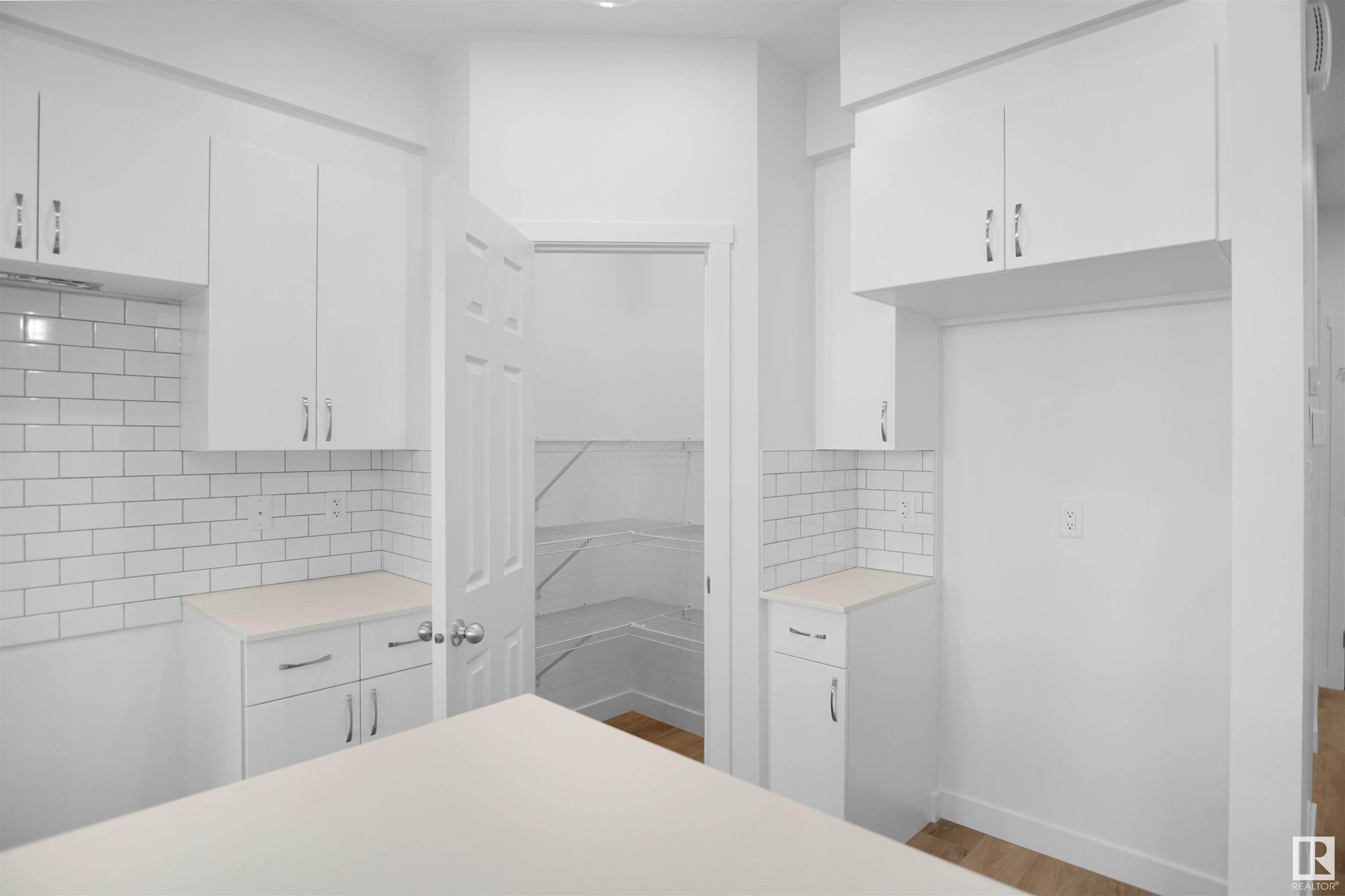      19235 24 AV NW , Edmonton,  ,T6M 1P7 ;  Listing Number: MLS E4415182
