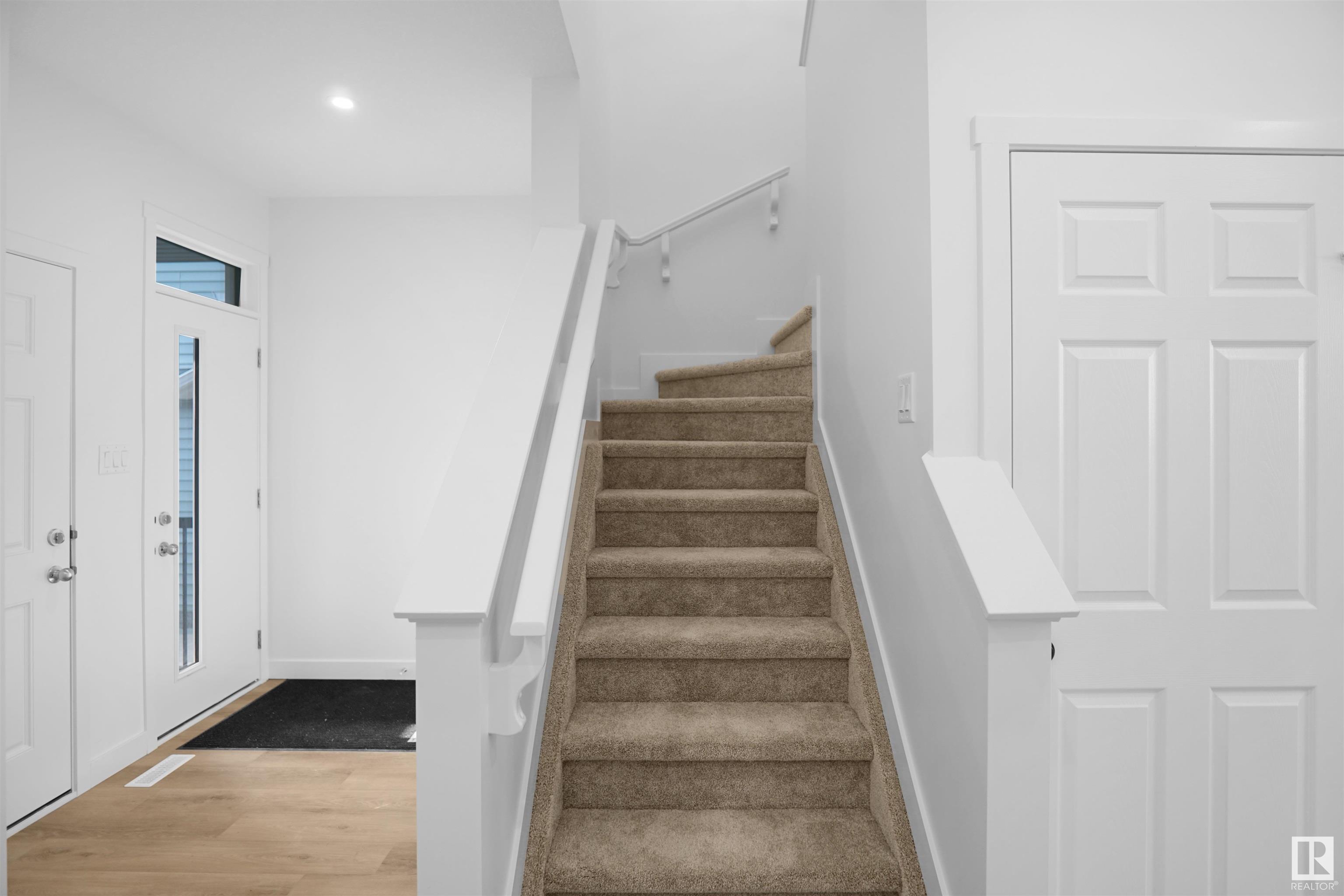      19235 24 AV NW , Edmonton,  ,T6M 1P7 ;  Listing Number: MLS E4415182