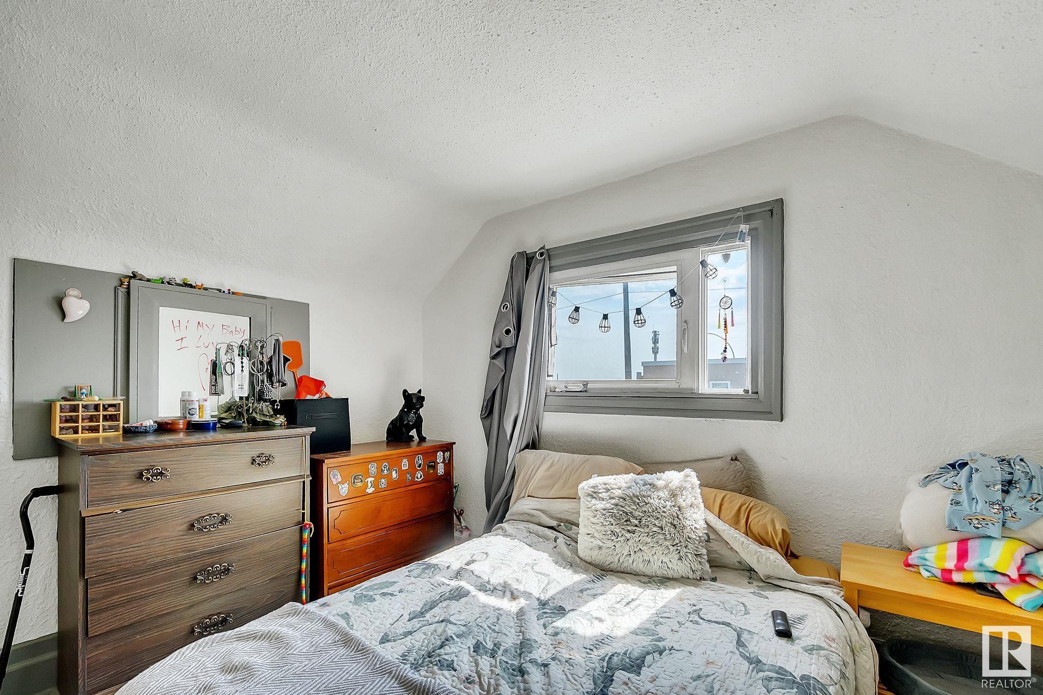      12732 127 ST NW , Edmonton,  ,T5L 1A5 ;  Listing Number: MLS E4415183