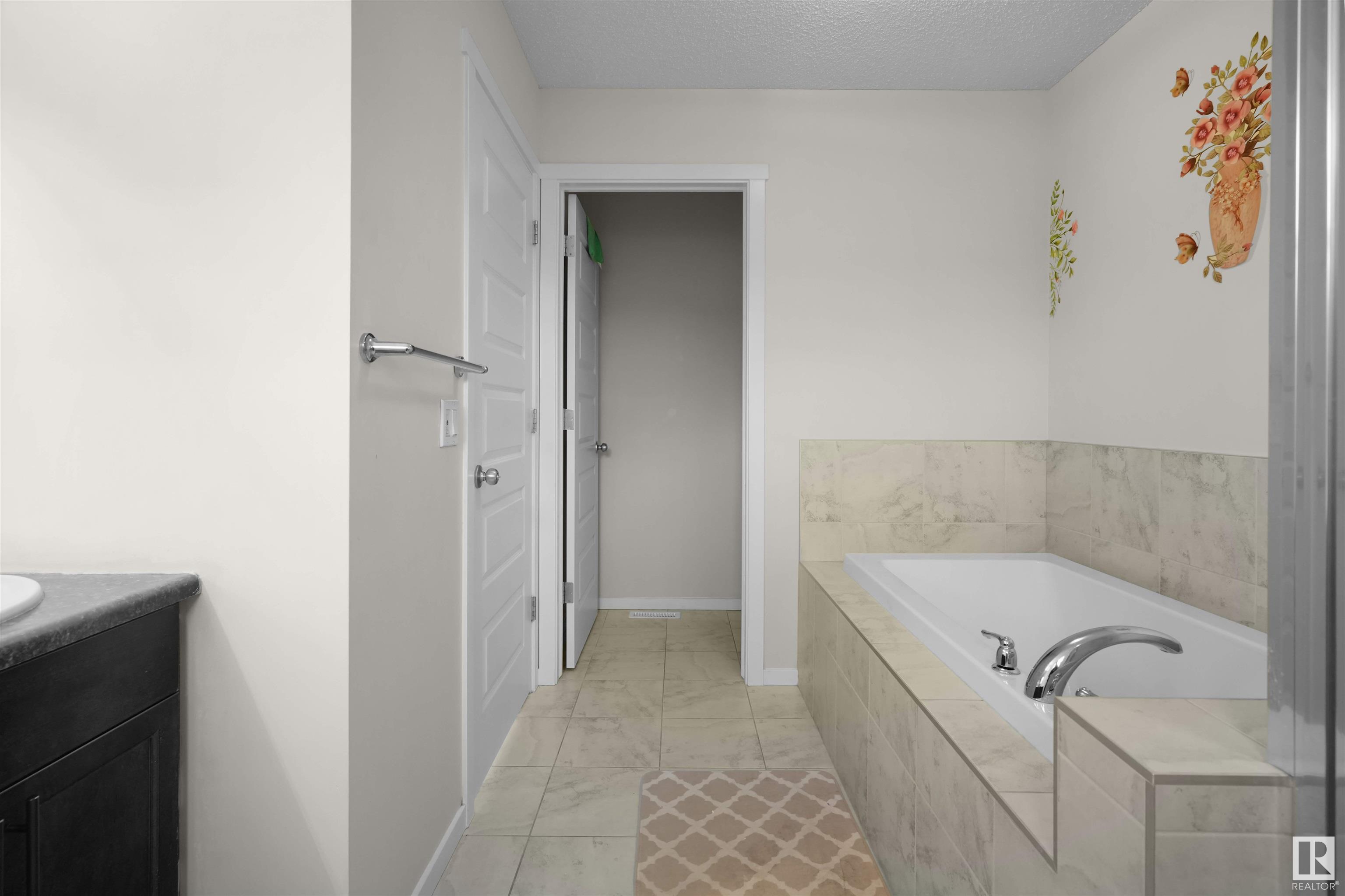      1404 29 ST NW , Edmonton,  ,T6T 1A8 ;  Listing Number: MLS E4415224