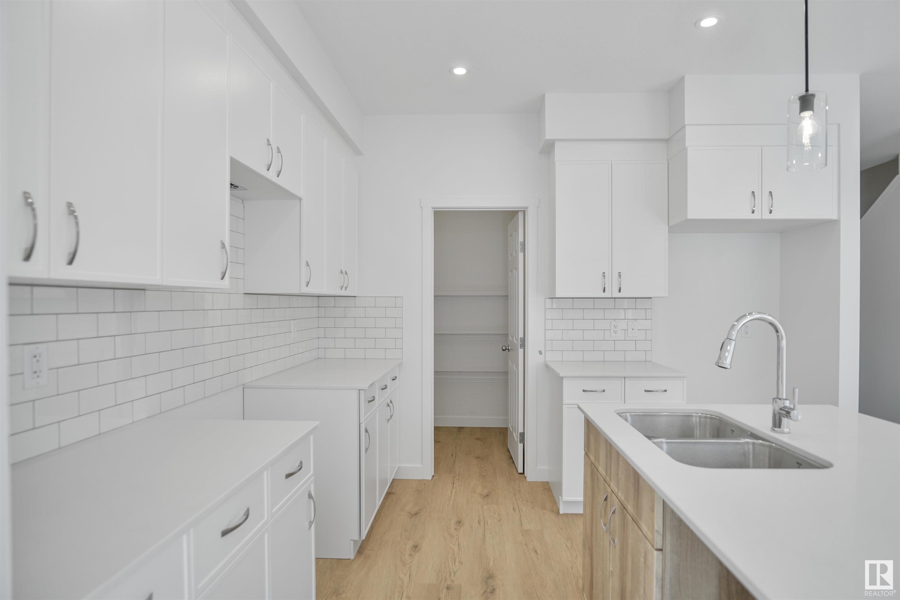      274 SUNLAND WY , Sherwood Park,  ,T8H 2Y7 ;  Listing Number: MLS E4415231