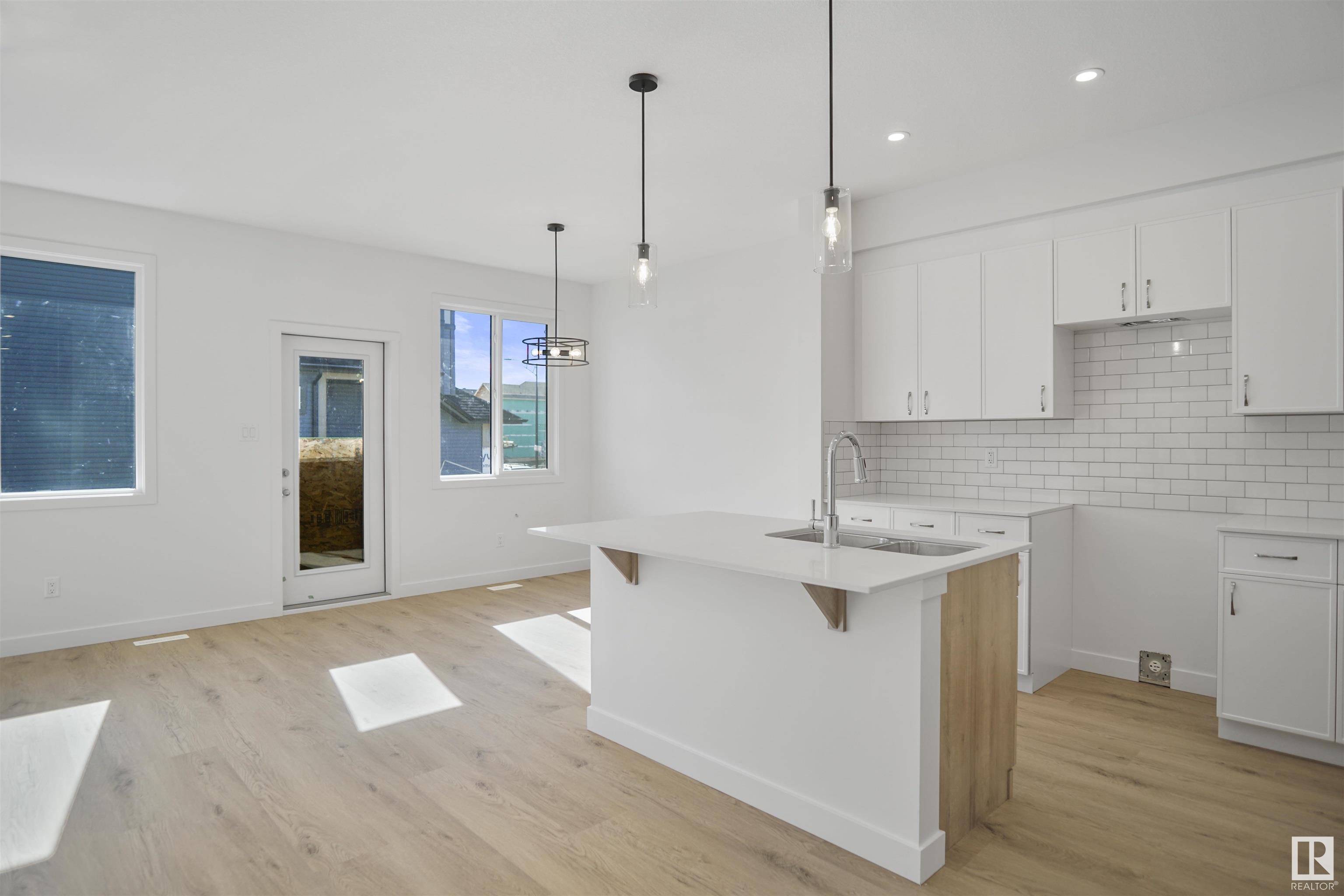     274 SUNLAND WY , Sherwood Park,  ,T8H 2Y7 ;  Listing Number: MLS E4415231