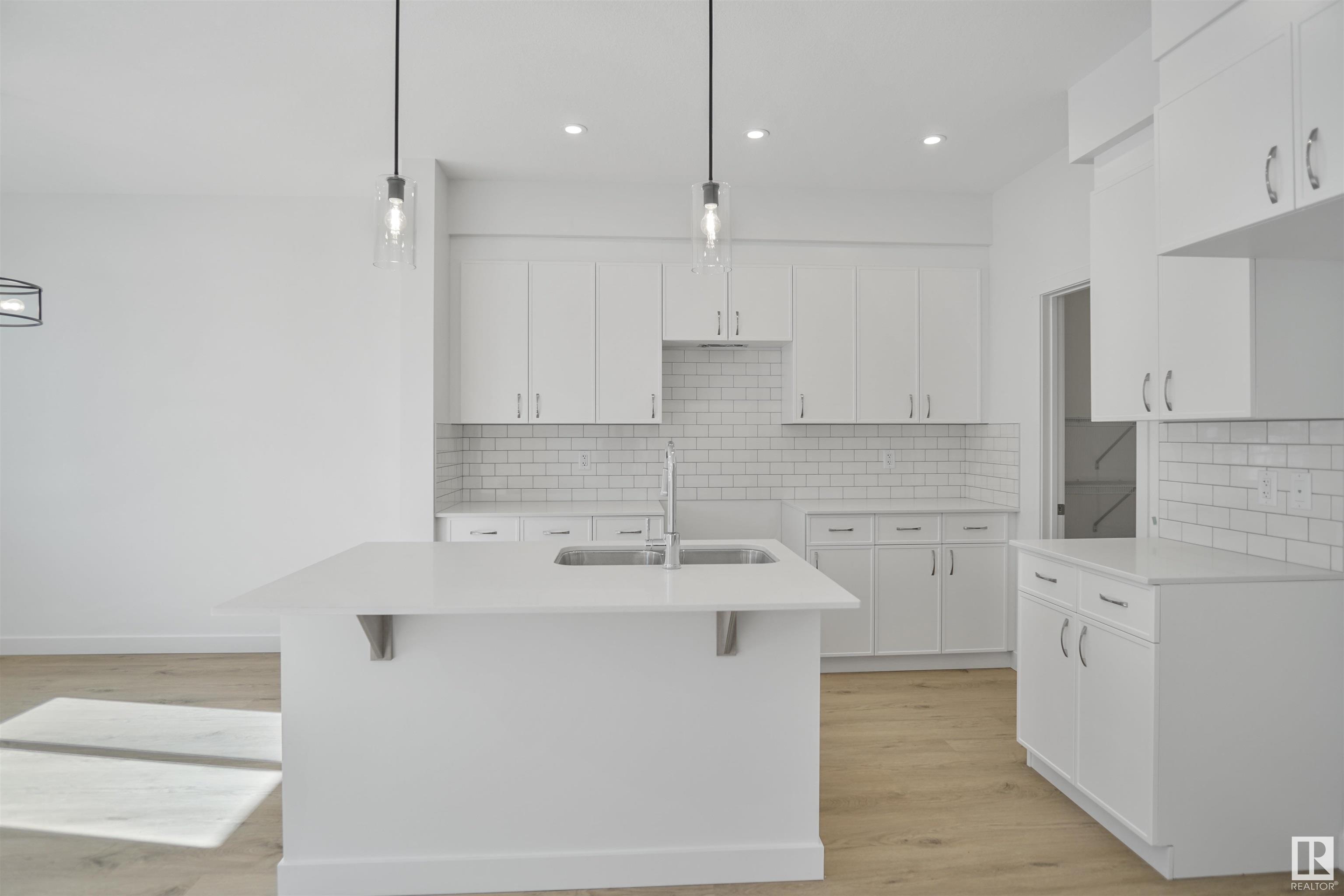      274 SUNLAND WY , Sherwood Park,  ,T8H 2Y7 ;  Listing Number: MLS E4415231