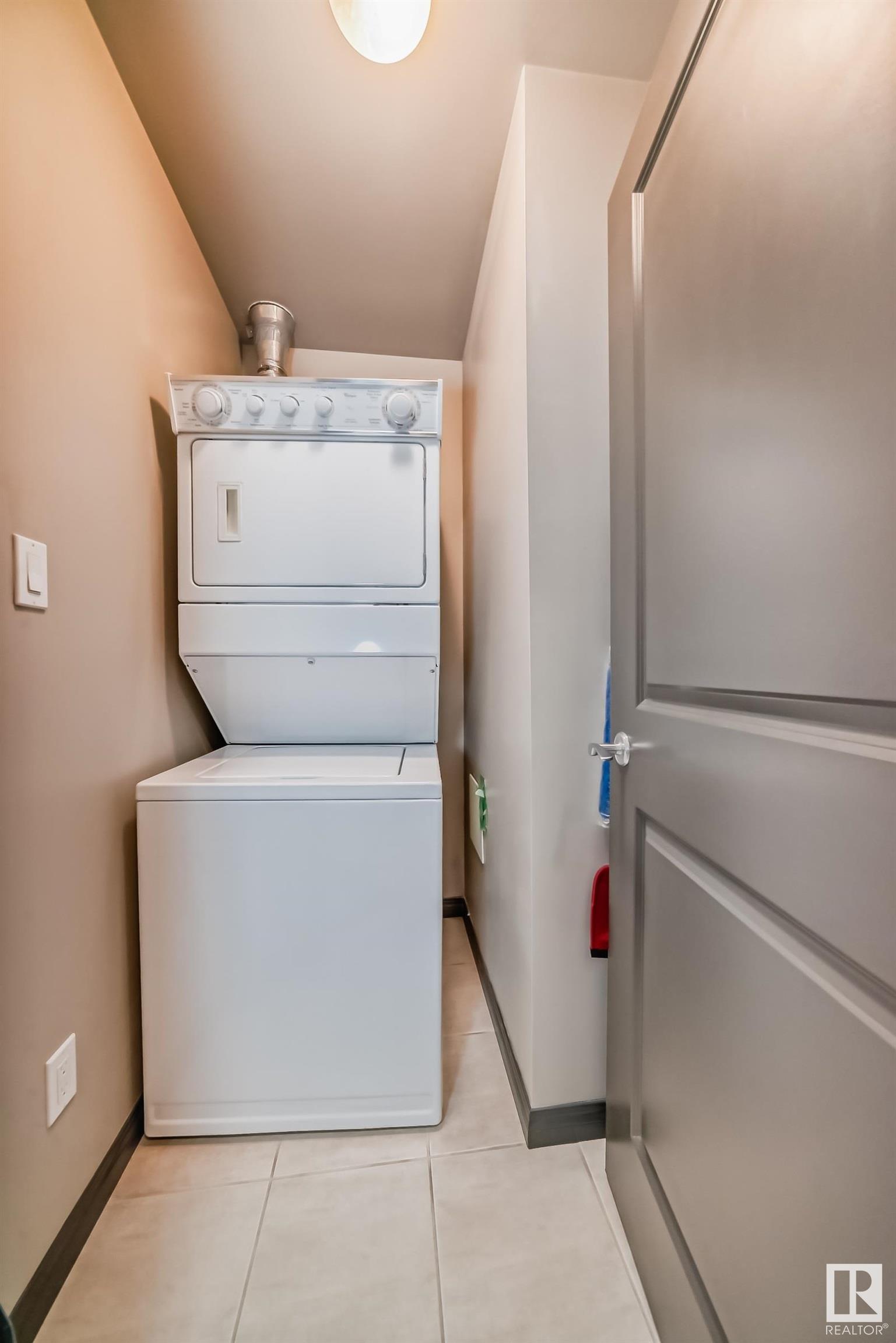      #803 10504 99 AV NW , Edmonton,  ,T5K 1B2 ;  Listing Number: MLS E4415390