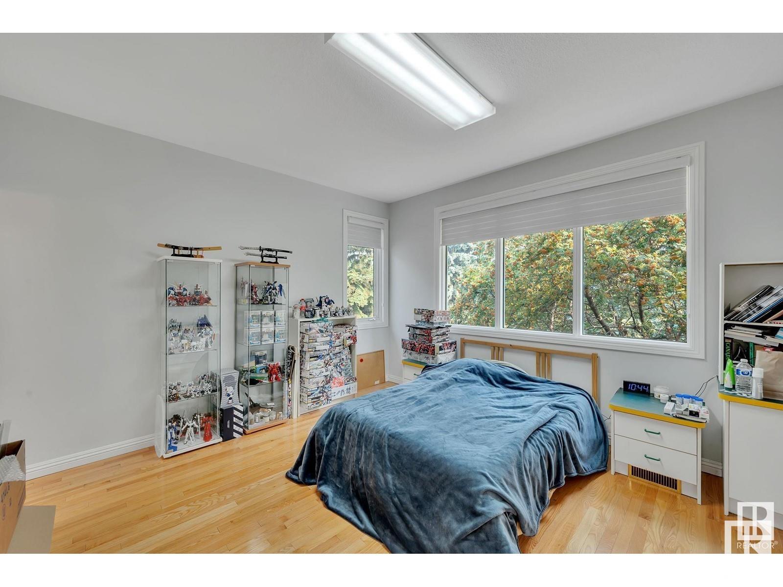      10812 5 AV SW , Edmonton,  ,T6W 1A2 ;  Listing Number: MLS E4415491