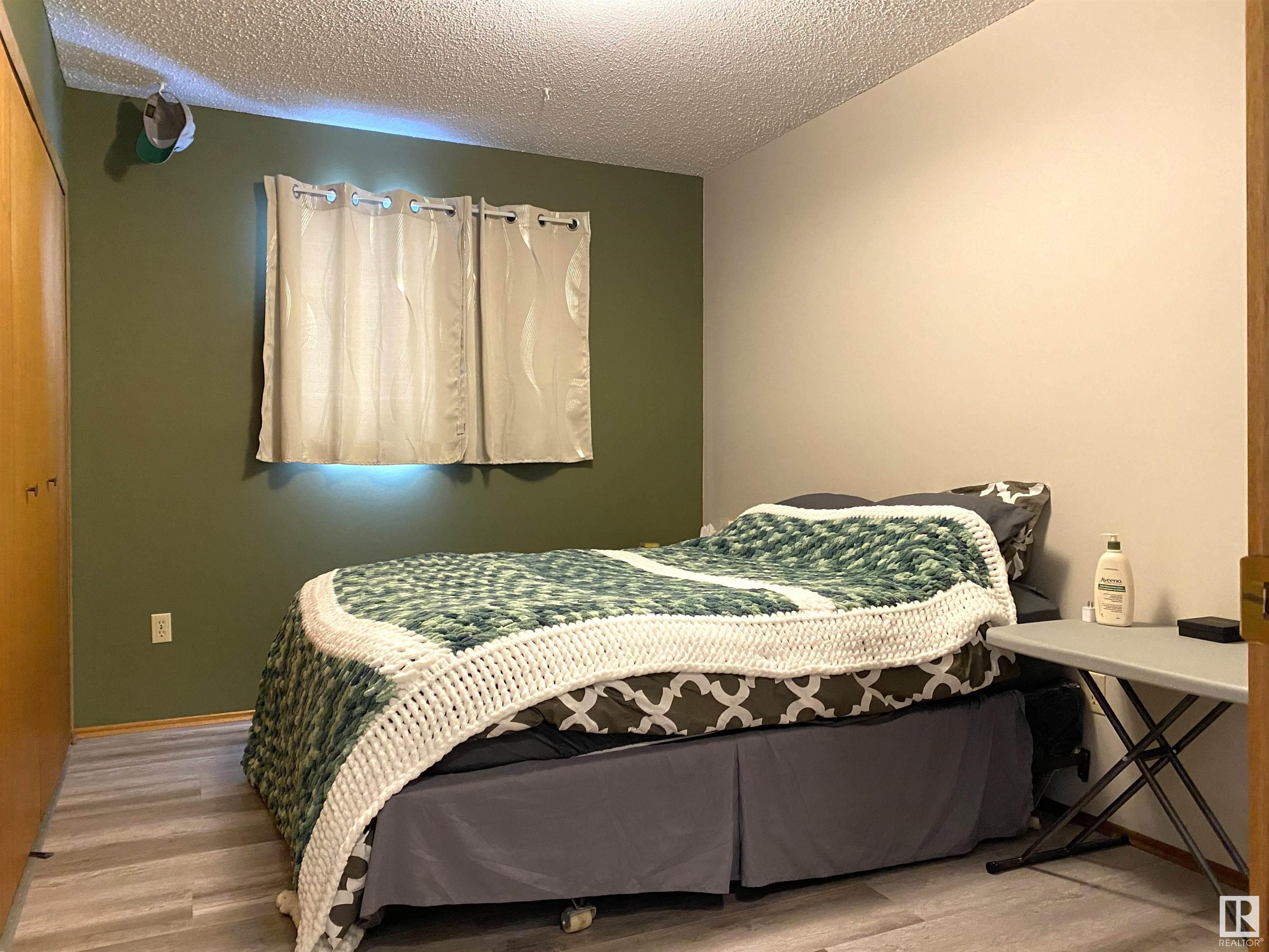      5428 49 ST , Warburg,  ,T0C 2T0 ;  Listing Number: MLS E4415518