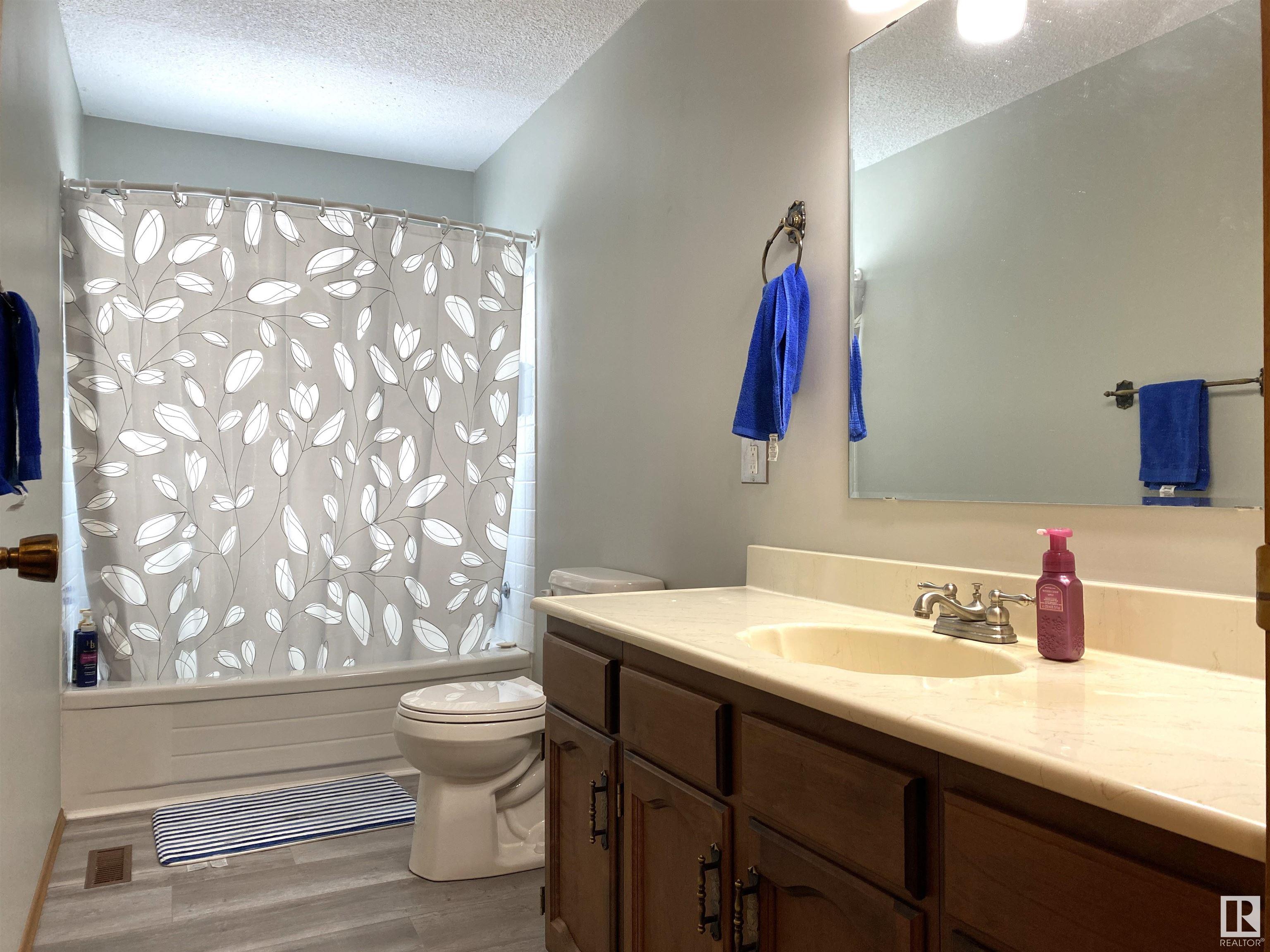      5428 49 ST , Warburg,  ,T0C 2T0 ;  Listing Number: MLS E4415518