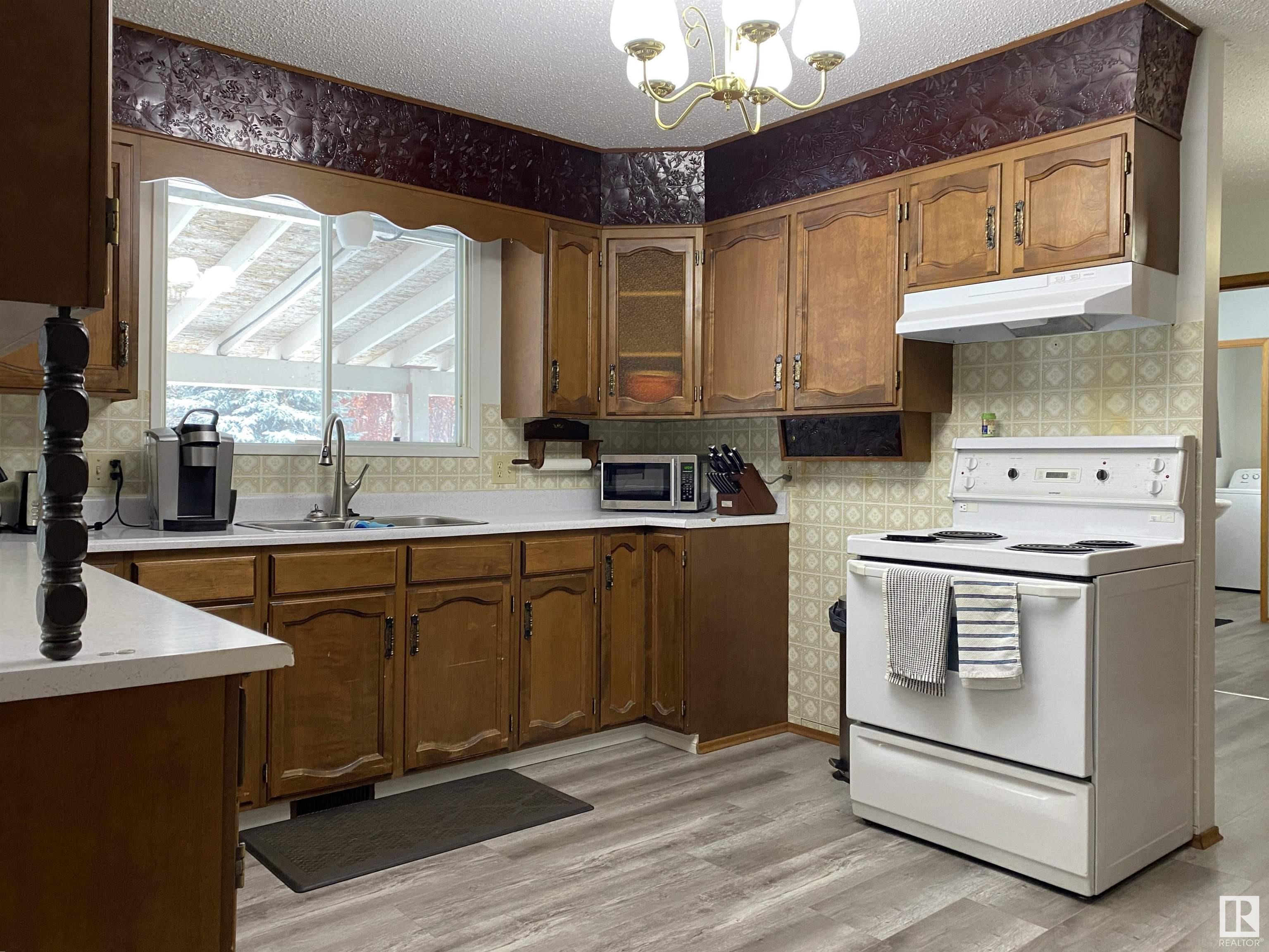      5428 49 ST , Warburg,  ,T0C 2T0 ;  Listing Number: MLS E4415518