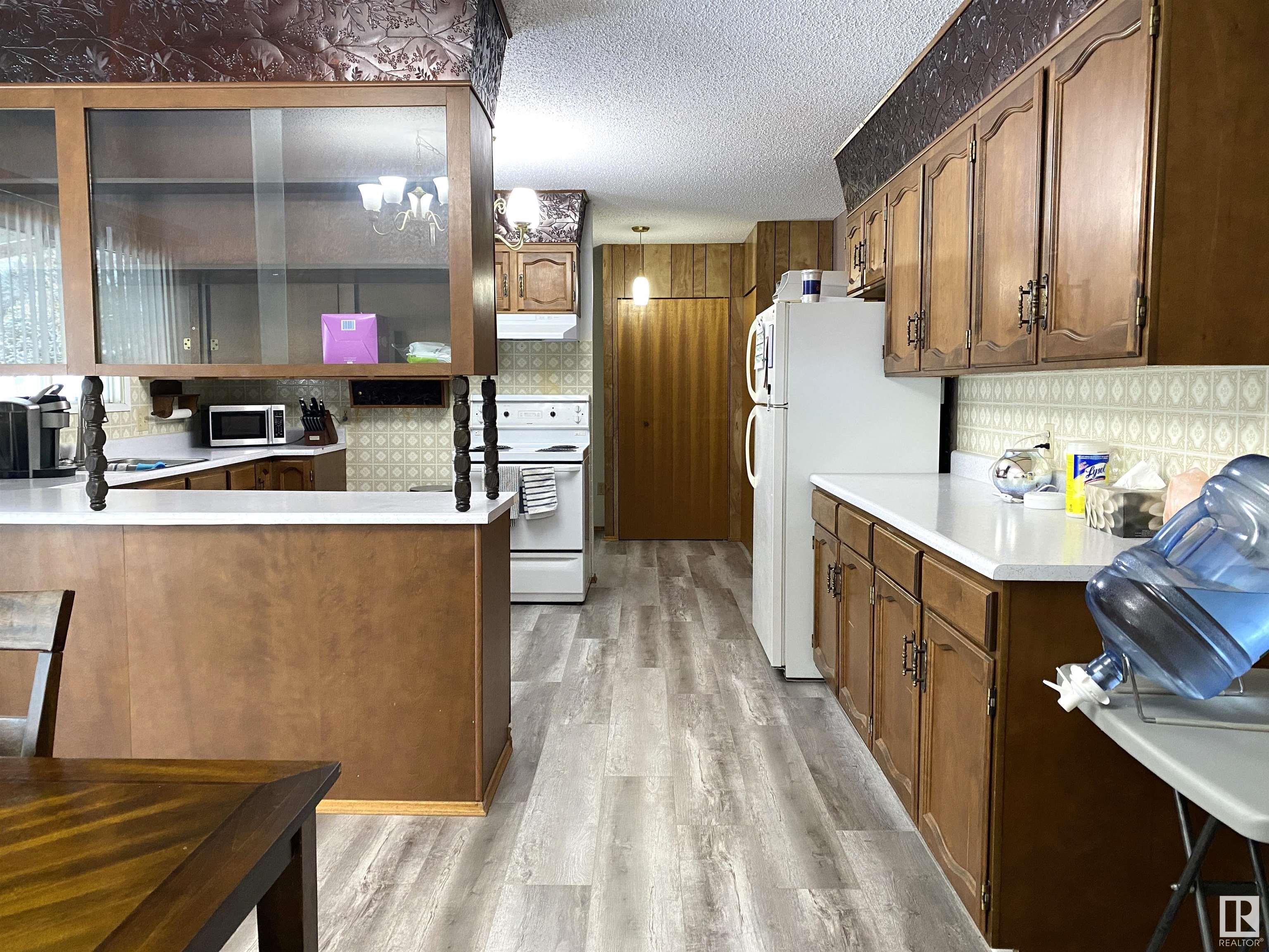      5428 49 ST , Warburg,  ,T0C 2T0 ;  Listing Number: MLS E4415518