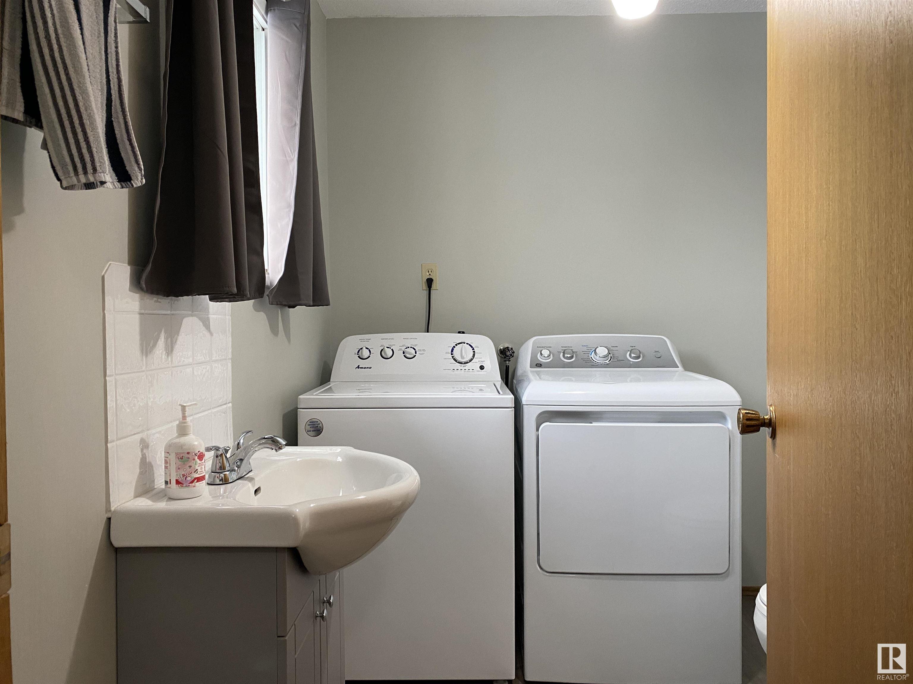      5428 49 ST , Warburg,  ,T0C 2T0 ;  Listing Number: MLS E4415518