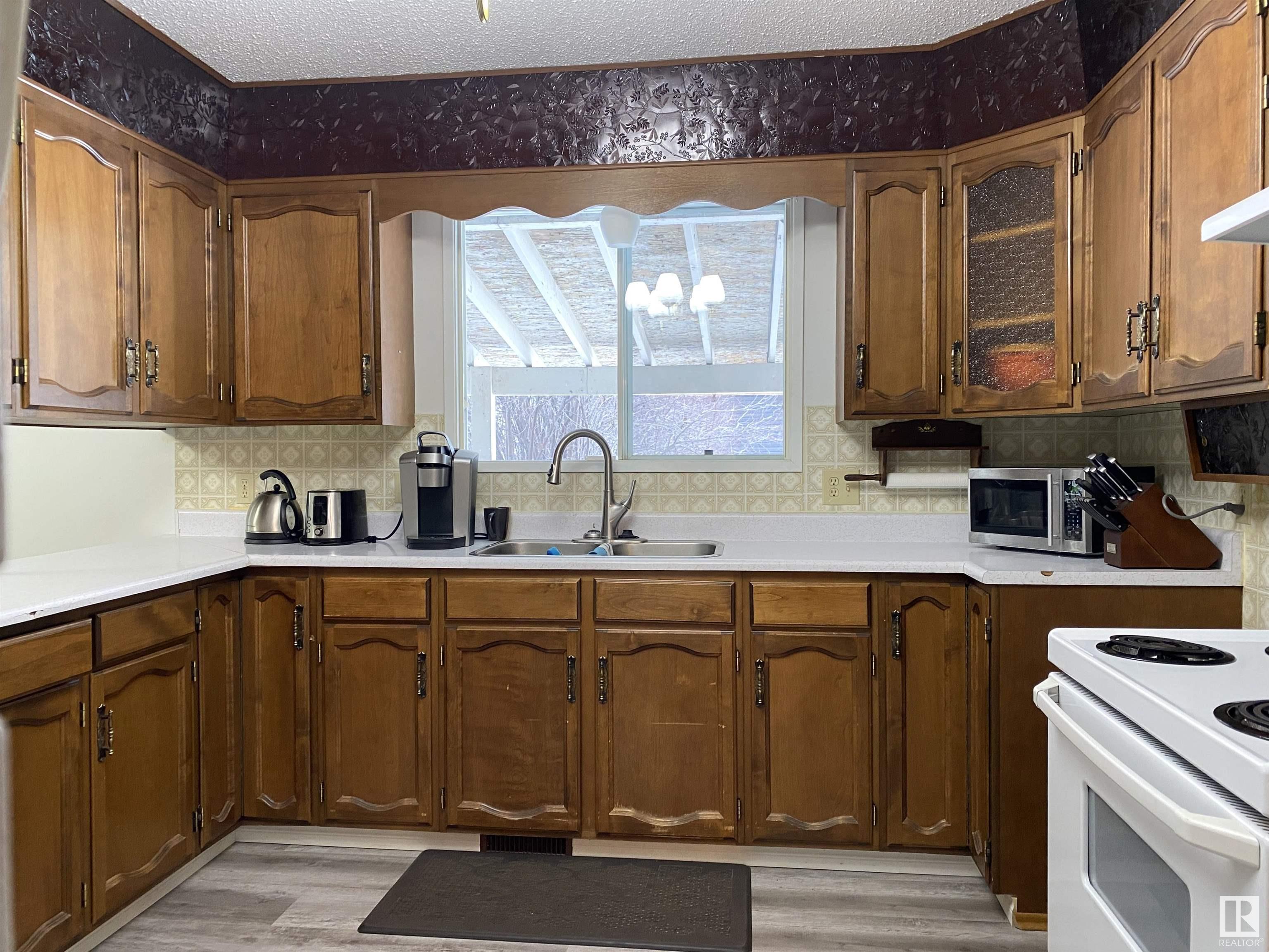      5428 49 ST , Warburg,  ,T0C 2T0 ;  Listing Number: MLS E4415518