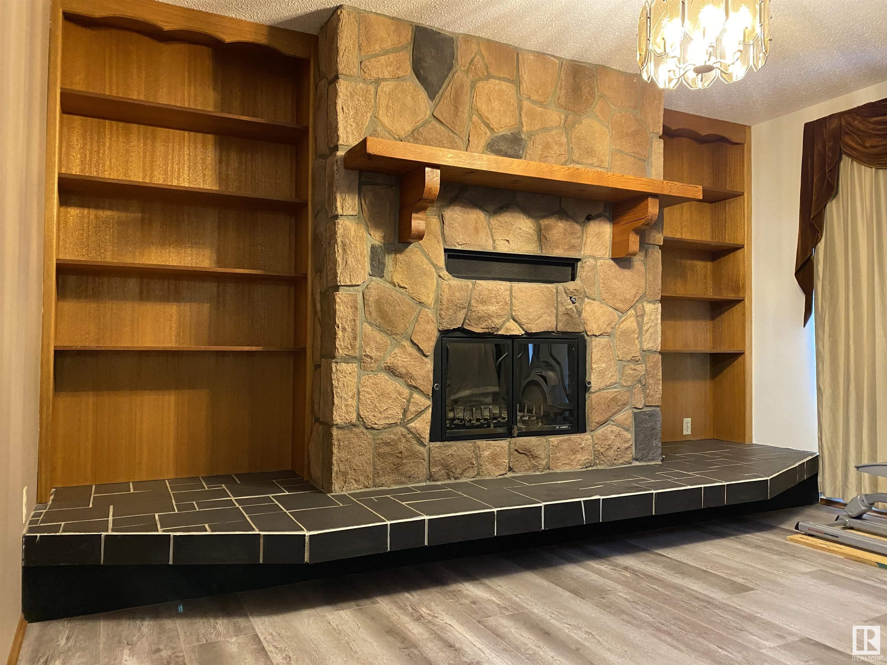      5428 49 ST , Warburg,  ,T0C 2T0 ;  Listing Number: MLS E4415518
