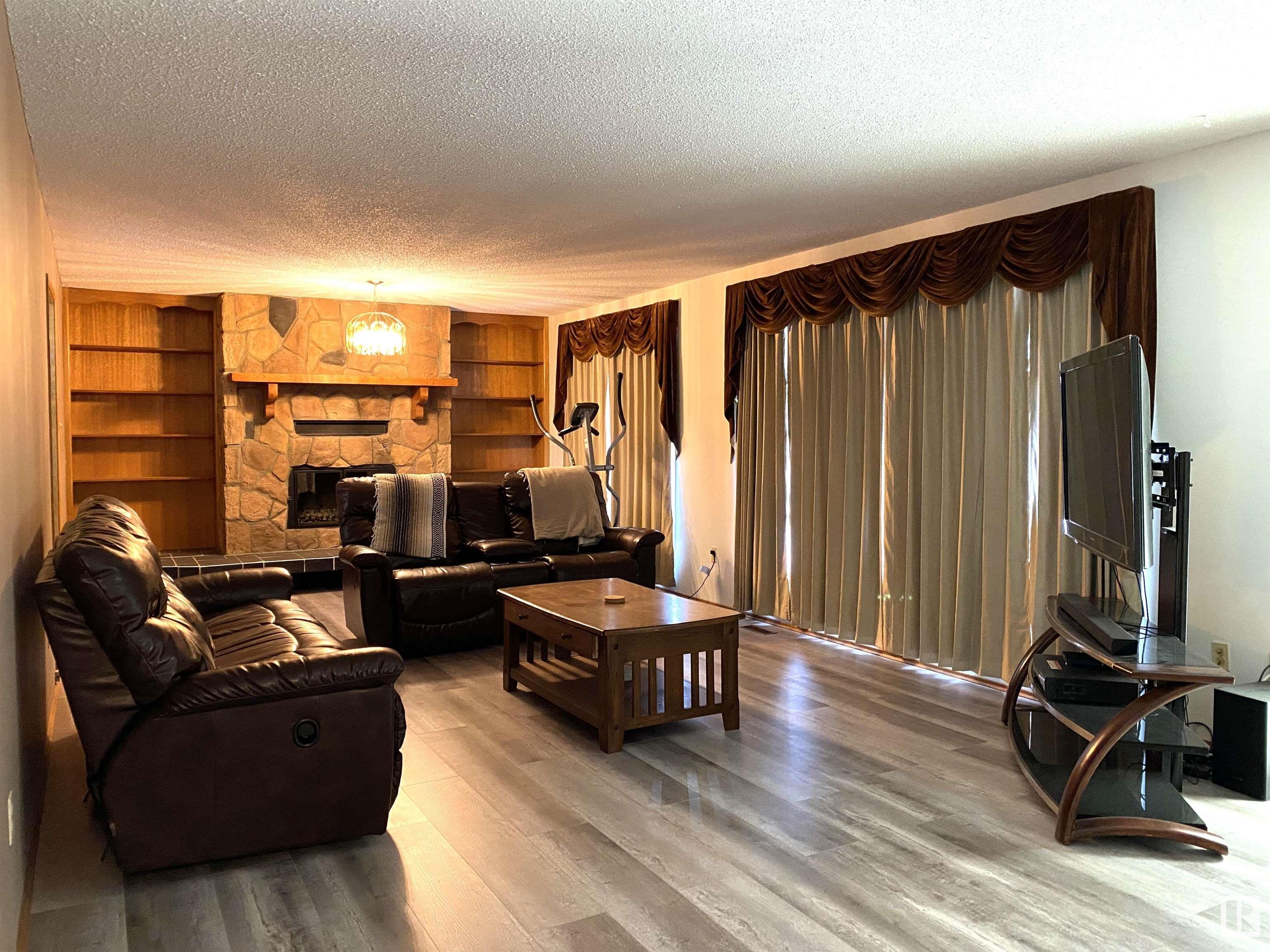     5428 49 ST , Warburg,  ,T0C 2T0 ;  Listing Number: MLS E4415518