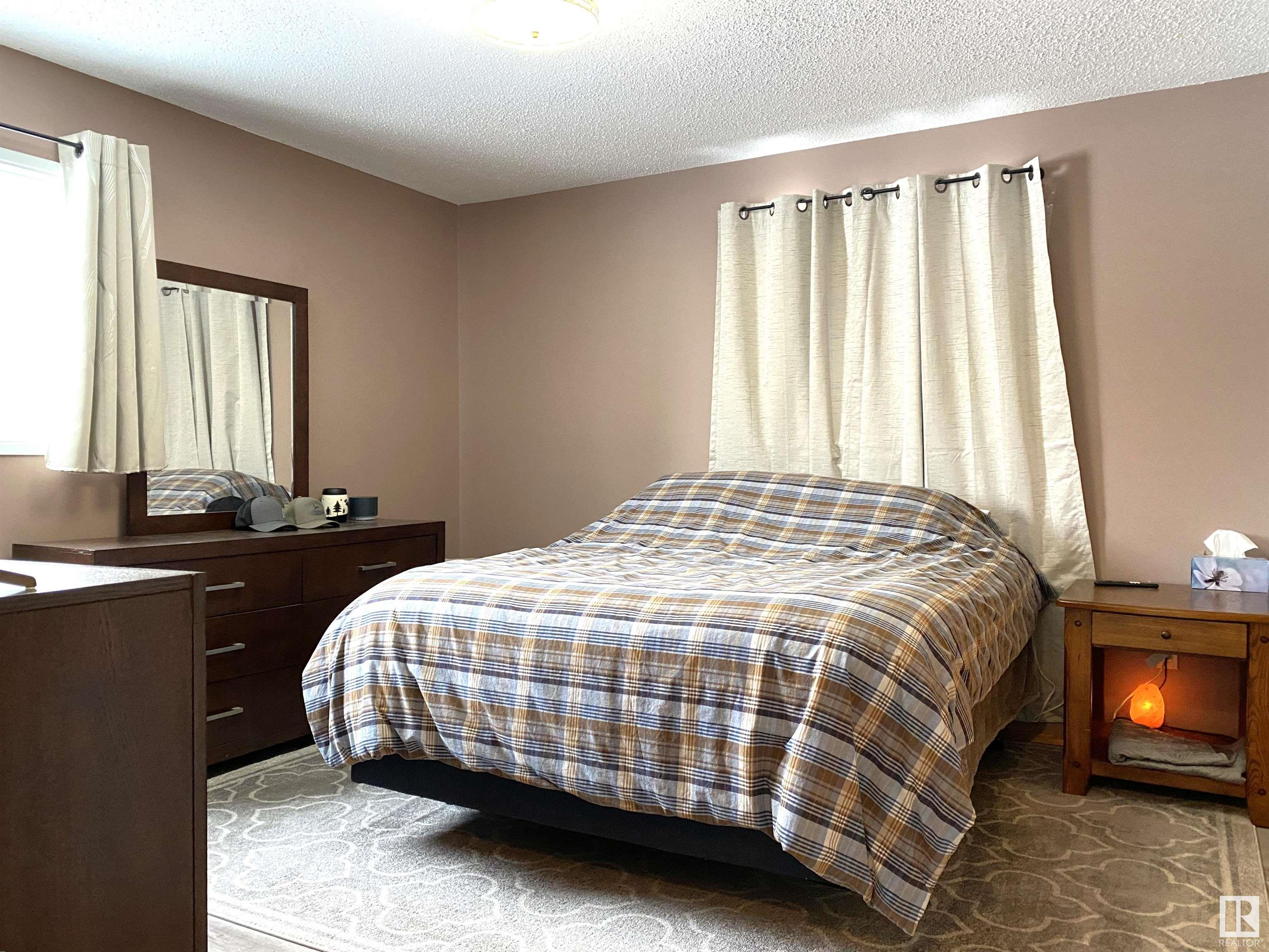      5428 49 ST , Warburg,  ,T0C 2T0 ;  Listing Number: MLS E4415518