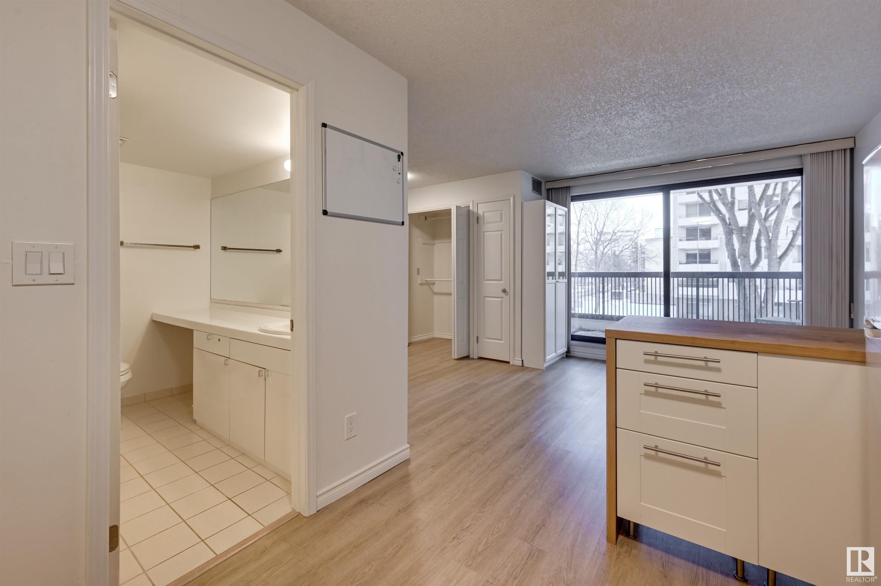      #203 11503 100 AV NW , Edmonton,  ,T5K 2K7 ;  Listing Number: MLS E4415533