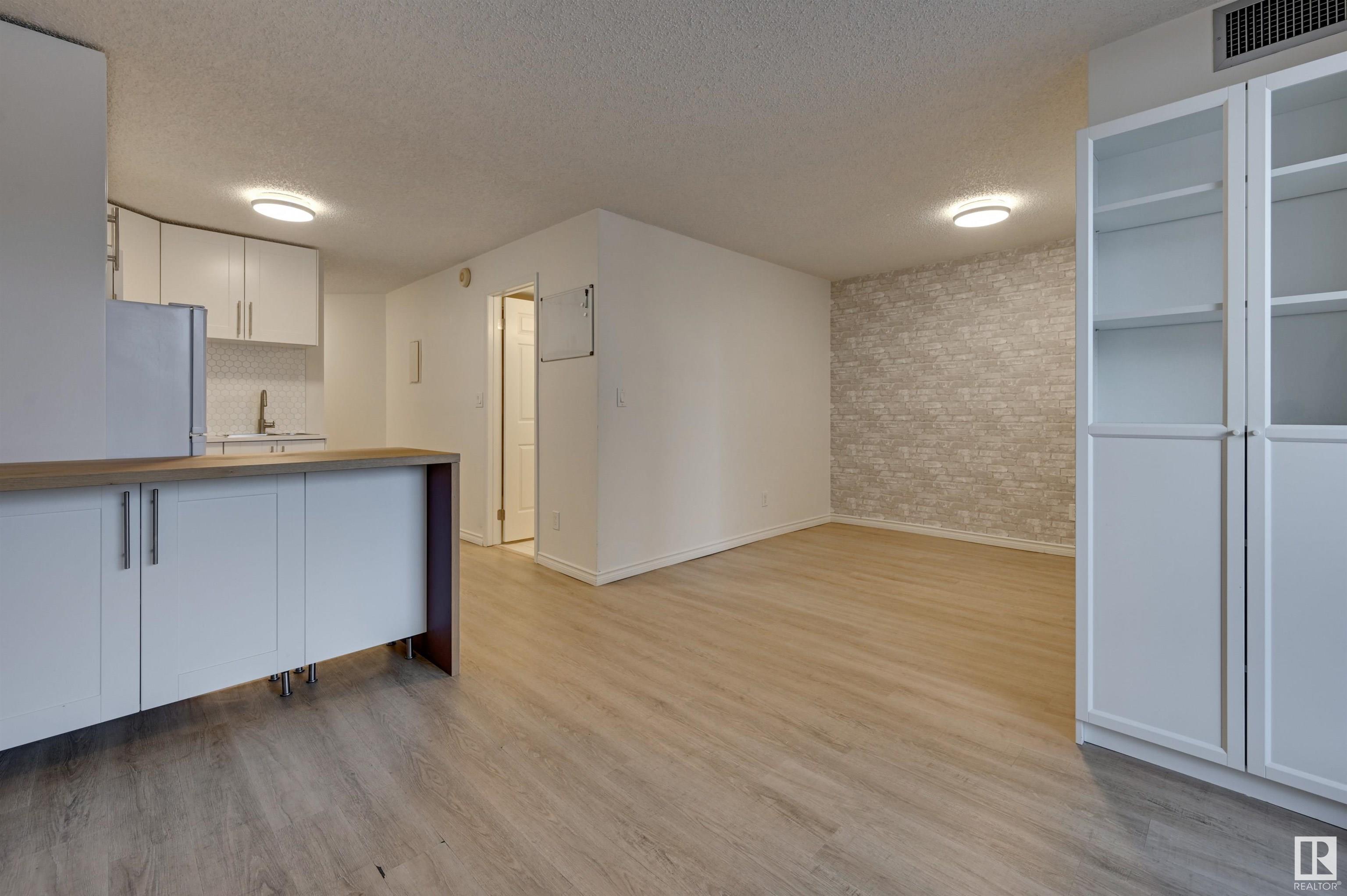      #203 11503 100 AV NW , Edmonton,  ,T5K 2K7 ;  Listing Number: MLS E4415533
