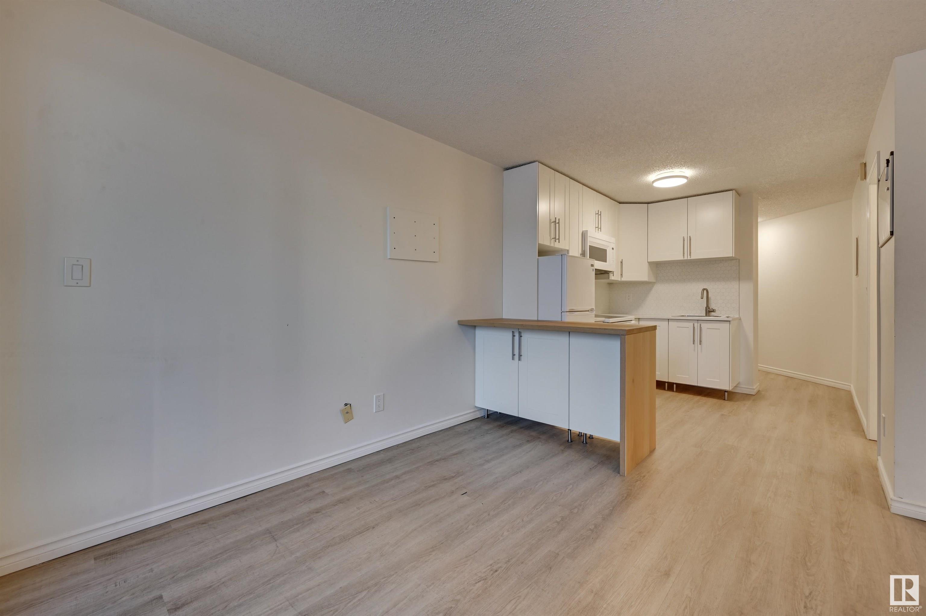      #203 11503 100 AV NW , Edmonton,  ,T5K 2K7 ;  Listing Number: MLS E4415533