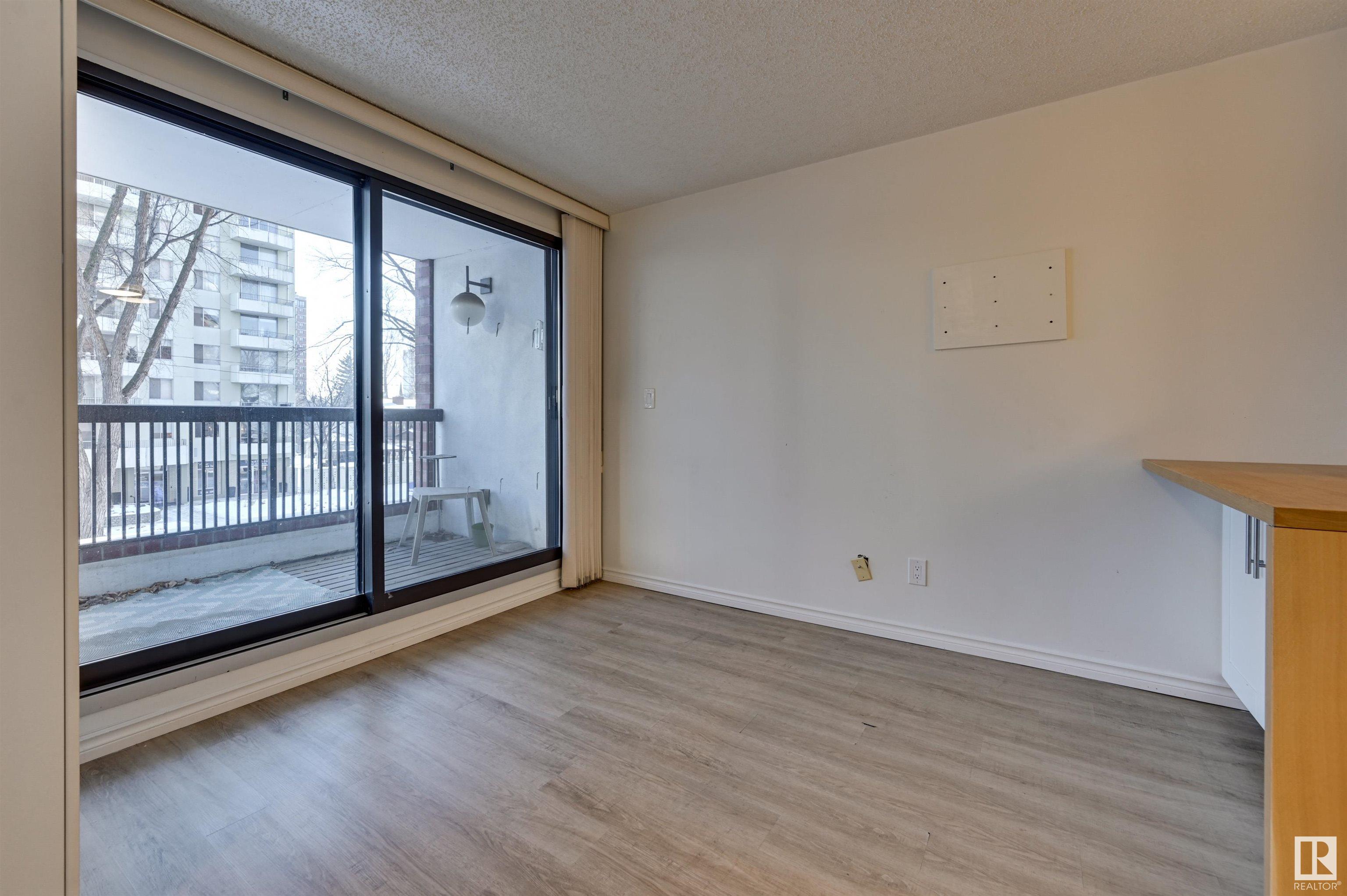      #203 11503 100 AV NW , Edmonton,  ,T5K 2K7 ;  Listing Number: MLS E4415533