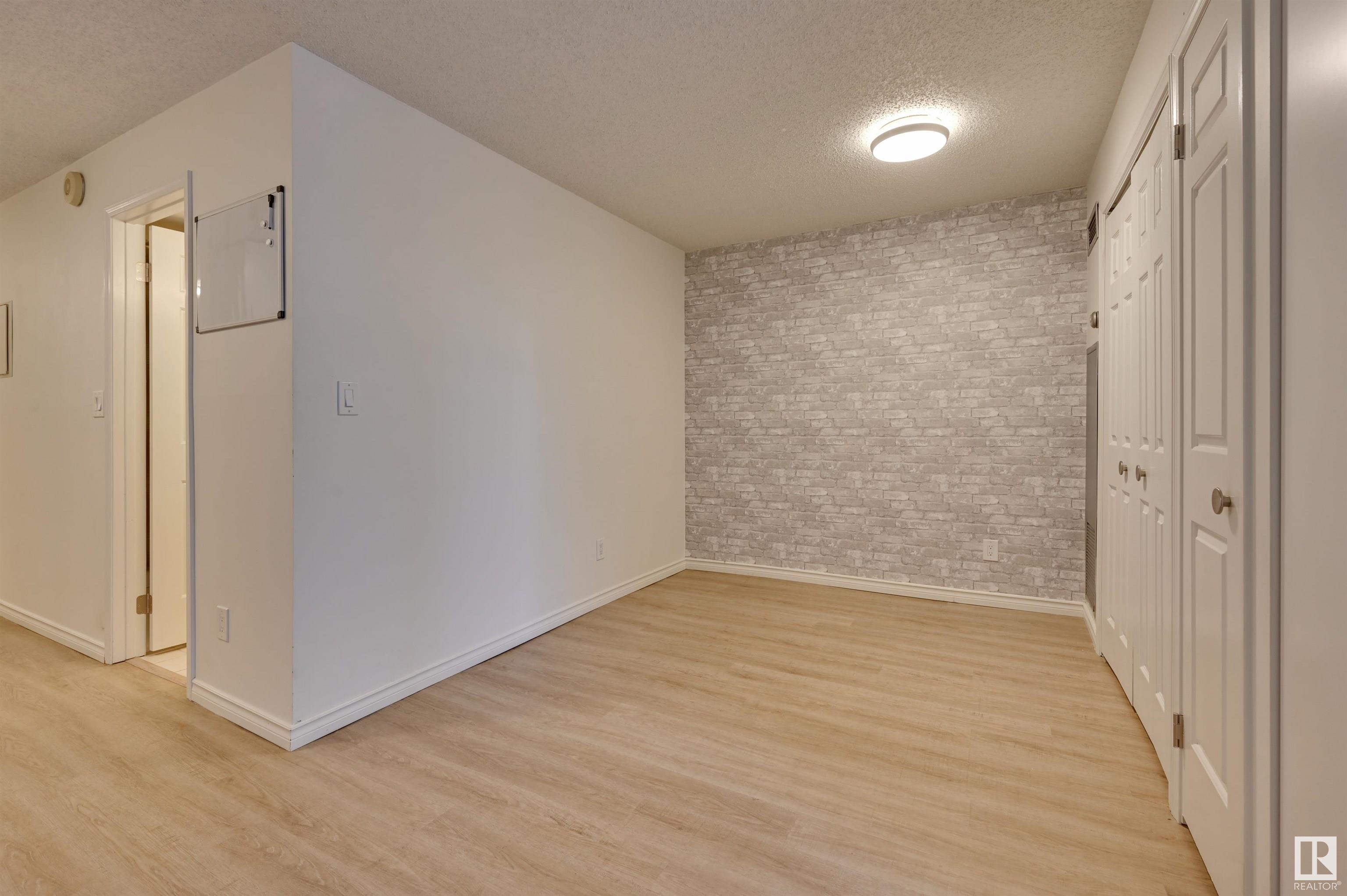      #203 11503 100 AV NW , Edmonton,  ,T5K 2K7 ;  Listing Number: MLS E4415533