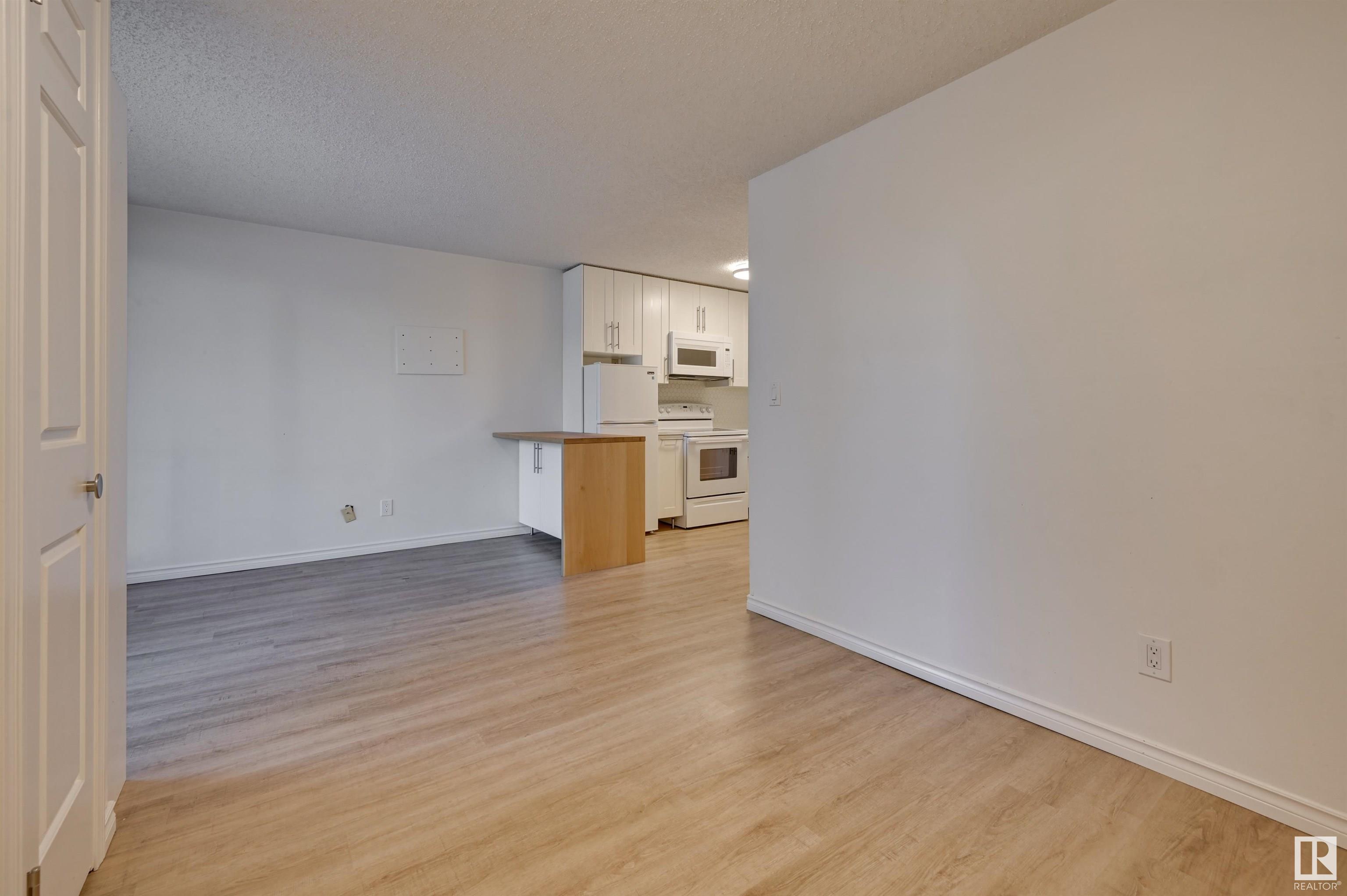      #203 11503 100 AV NW , Edmonton,  ,T5K 2K7 ;  Listing Number: MLS E4415533