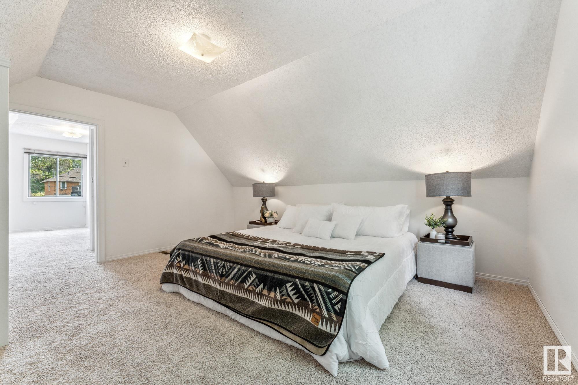      11211 93 ST NW , Edmonton,  ,T5G 1B9 ;  Listing Number: MLS E4415620