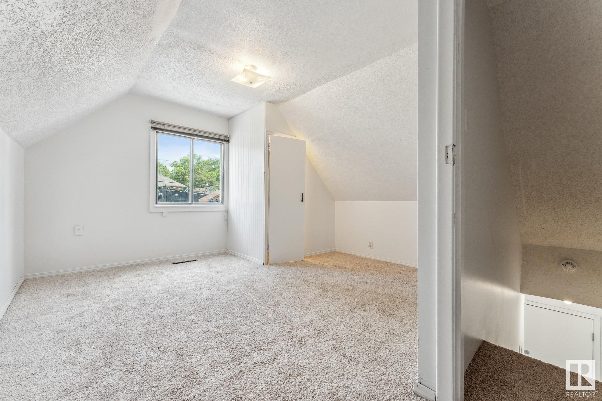      11211 93 ST NW , Edmonton,  ,T5G 1B9 ;  Listing Number: MLS E4415620